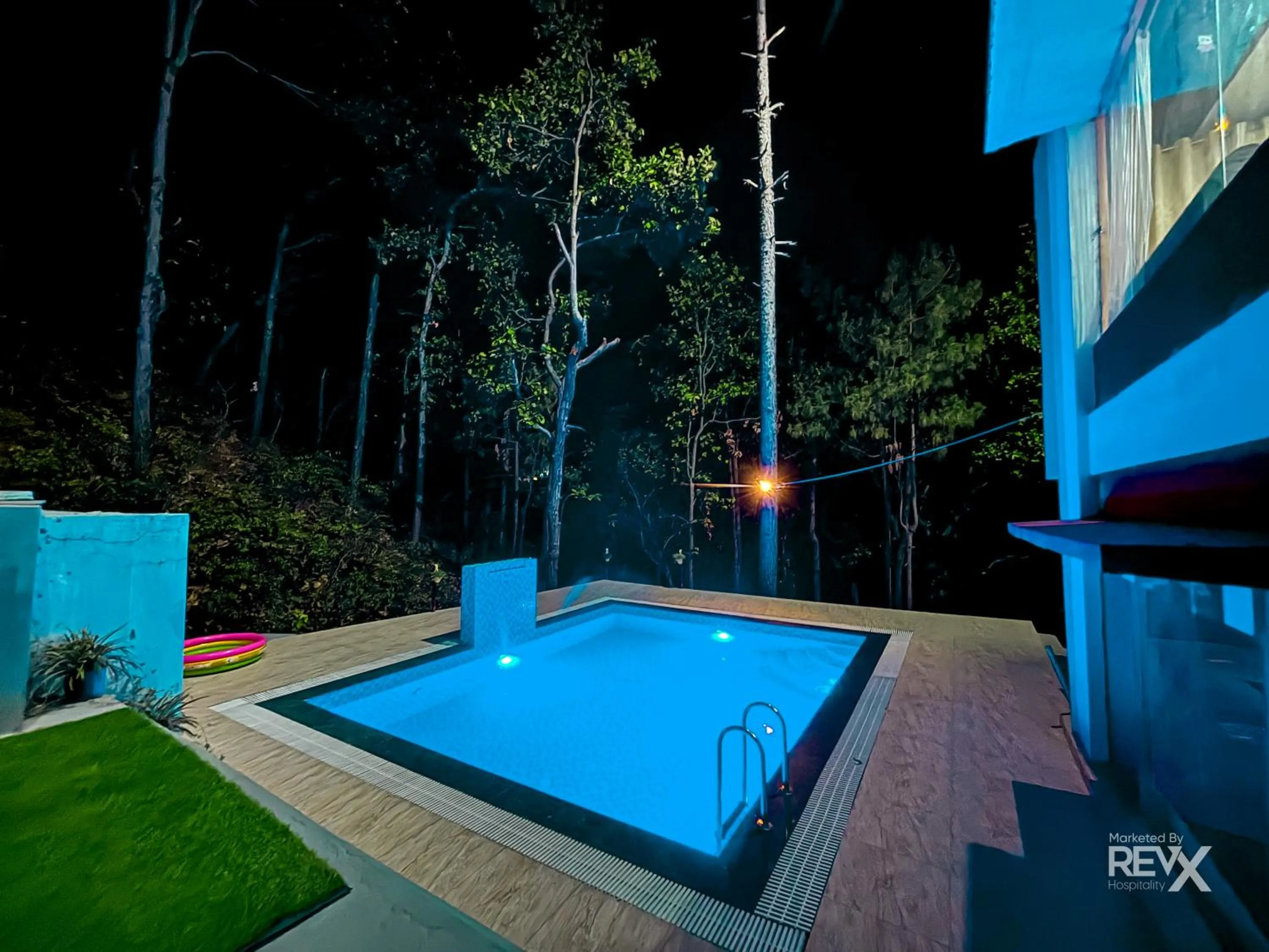 Night in Hotel Prince valley