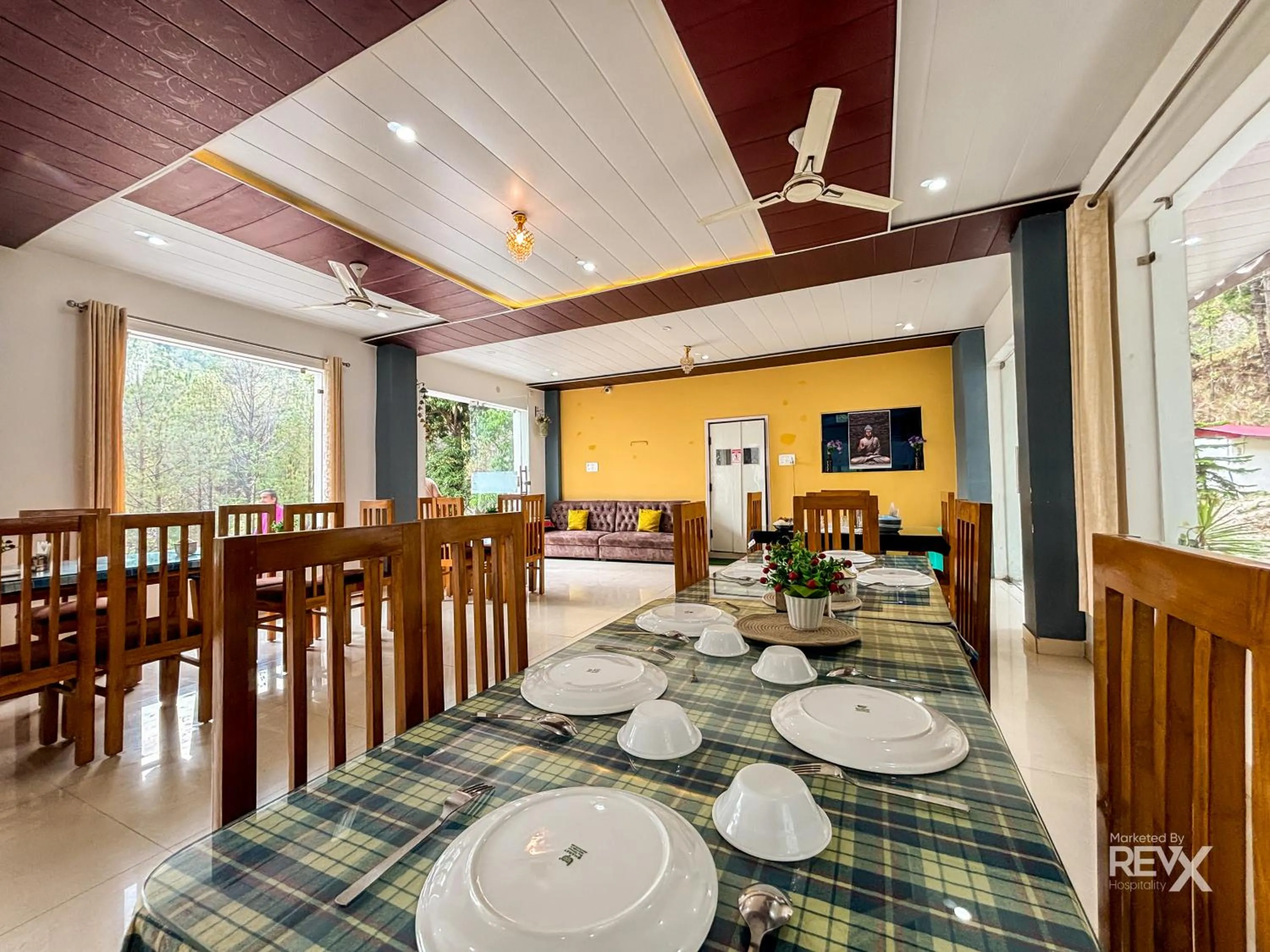 Restaurant/places to eat in Hotel Prince valley