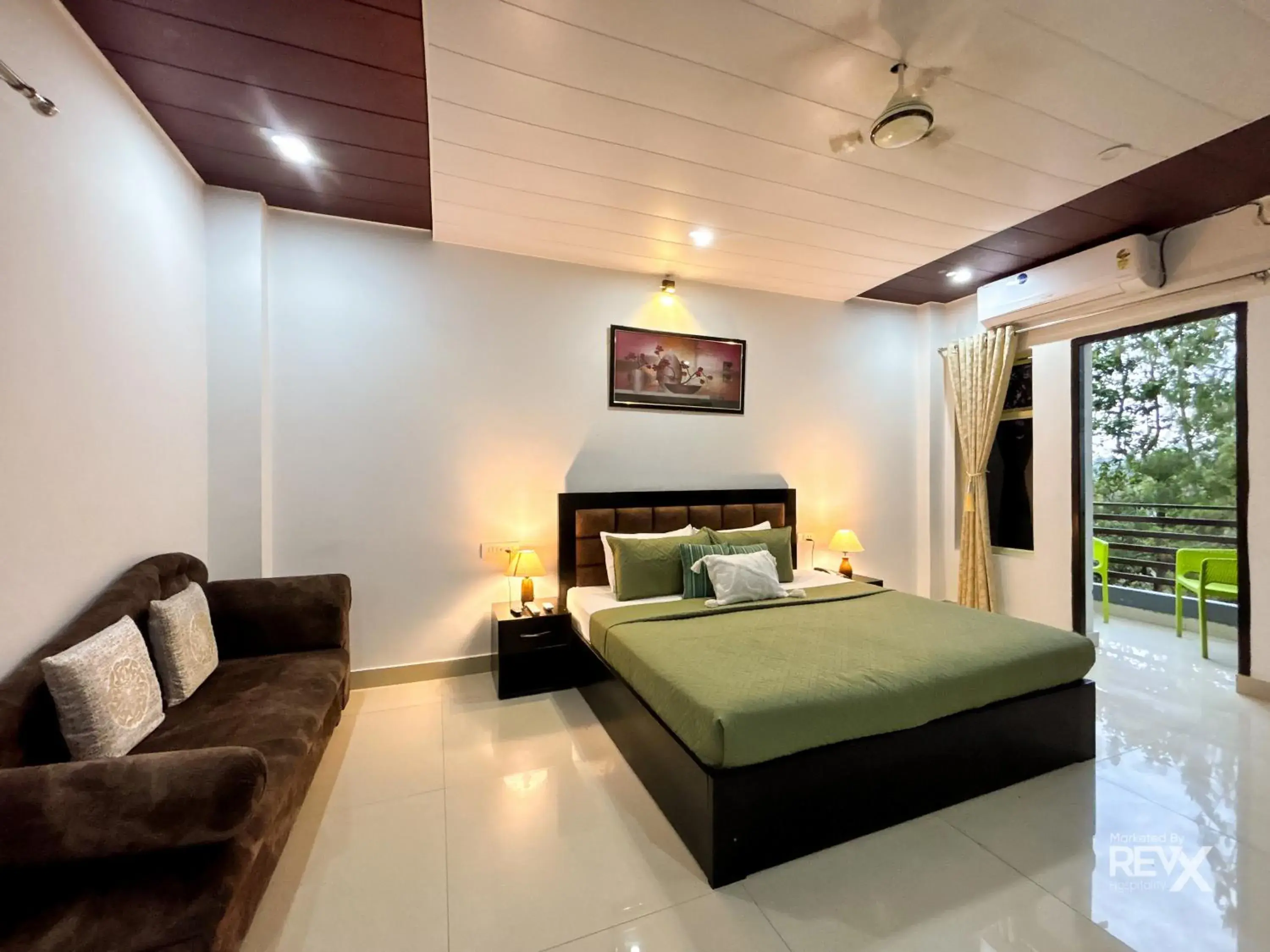 View (from property/room), Bed in Hotel Prince valley View (from property/room), Bed in Hotel Prince valley