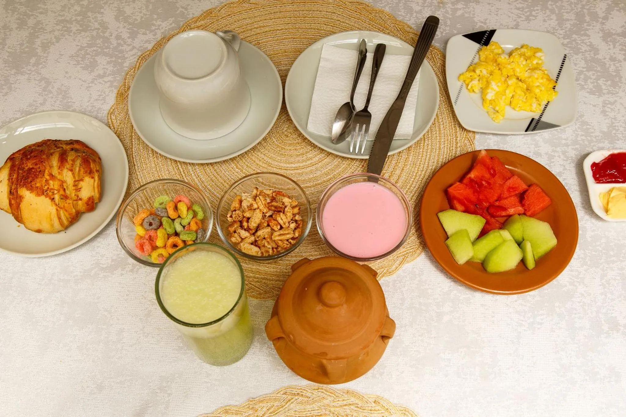 Restaurant/places to eat in KW HOTEL