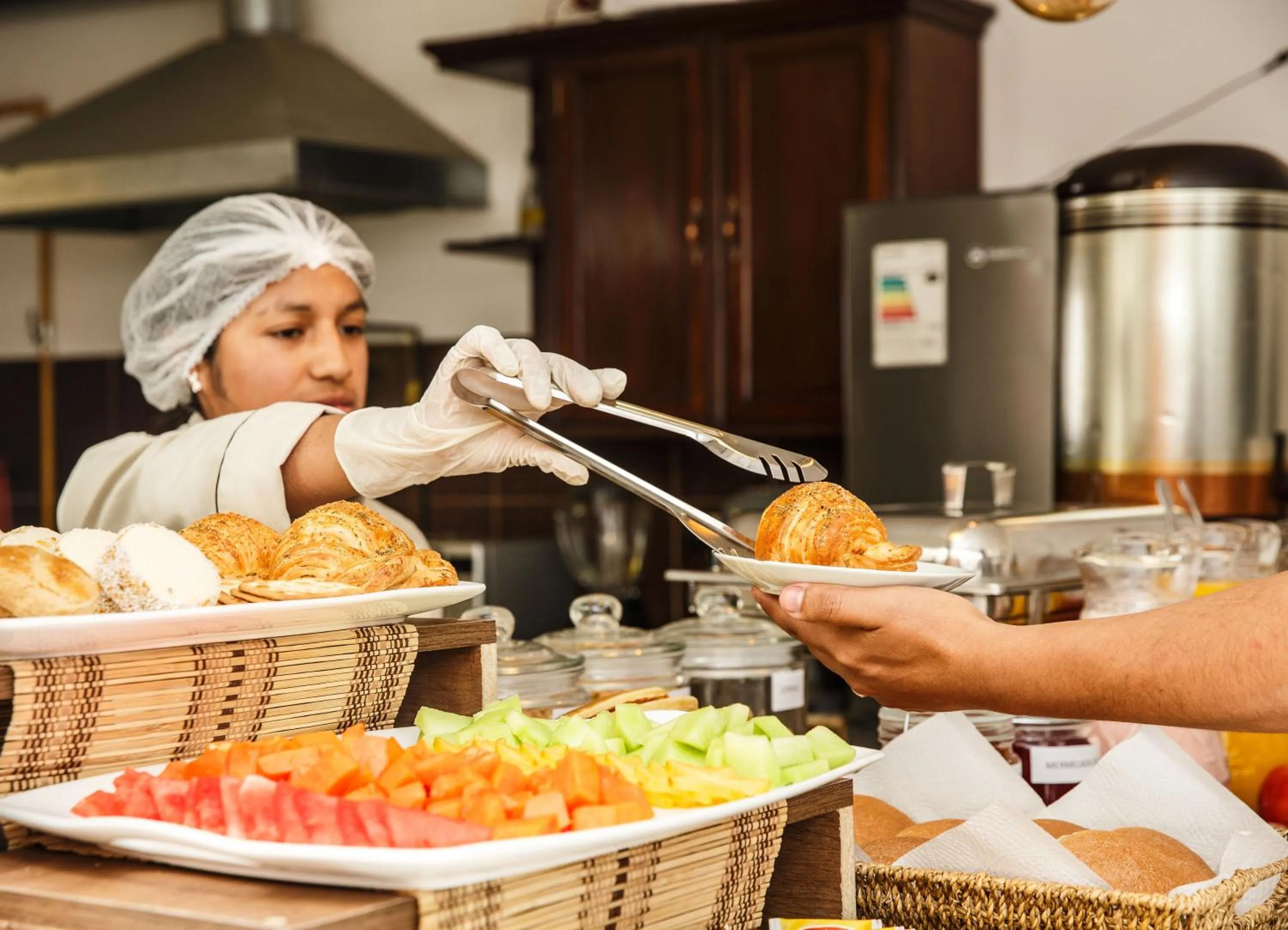 Restaurant/places to eat in KW HOTEL