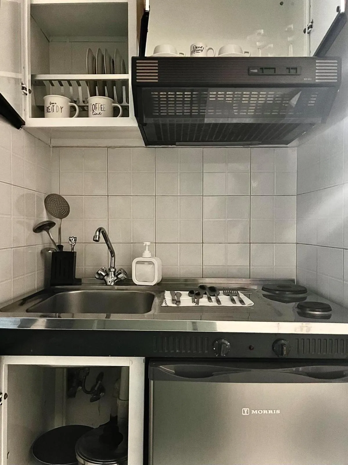 Kitchen or kitchenette in Kores Aegina