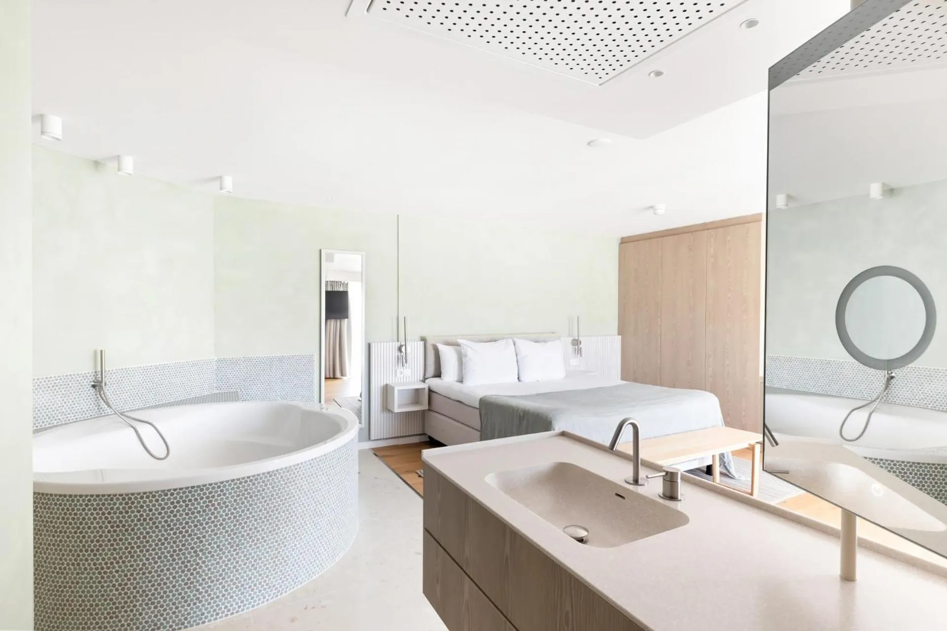 Deluxe room with spa bath - single occupancy in Hotel Bommelje