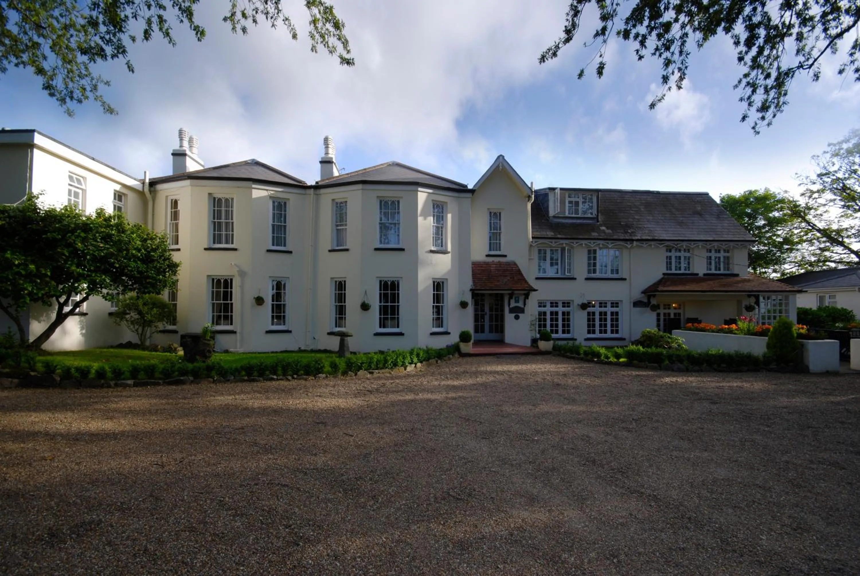 Facade/entrance in Les Douvres Hotel