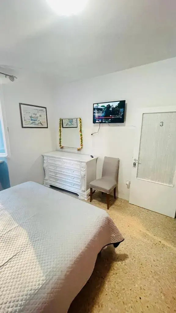 Double Room with Shared Bathroom in Domi B & B Double Room with Shared Bathroom in Domi B & B