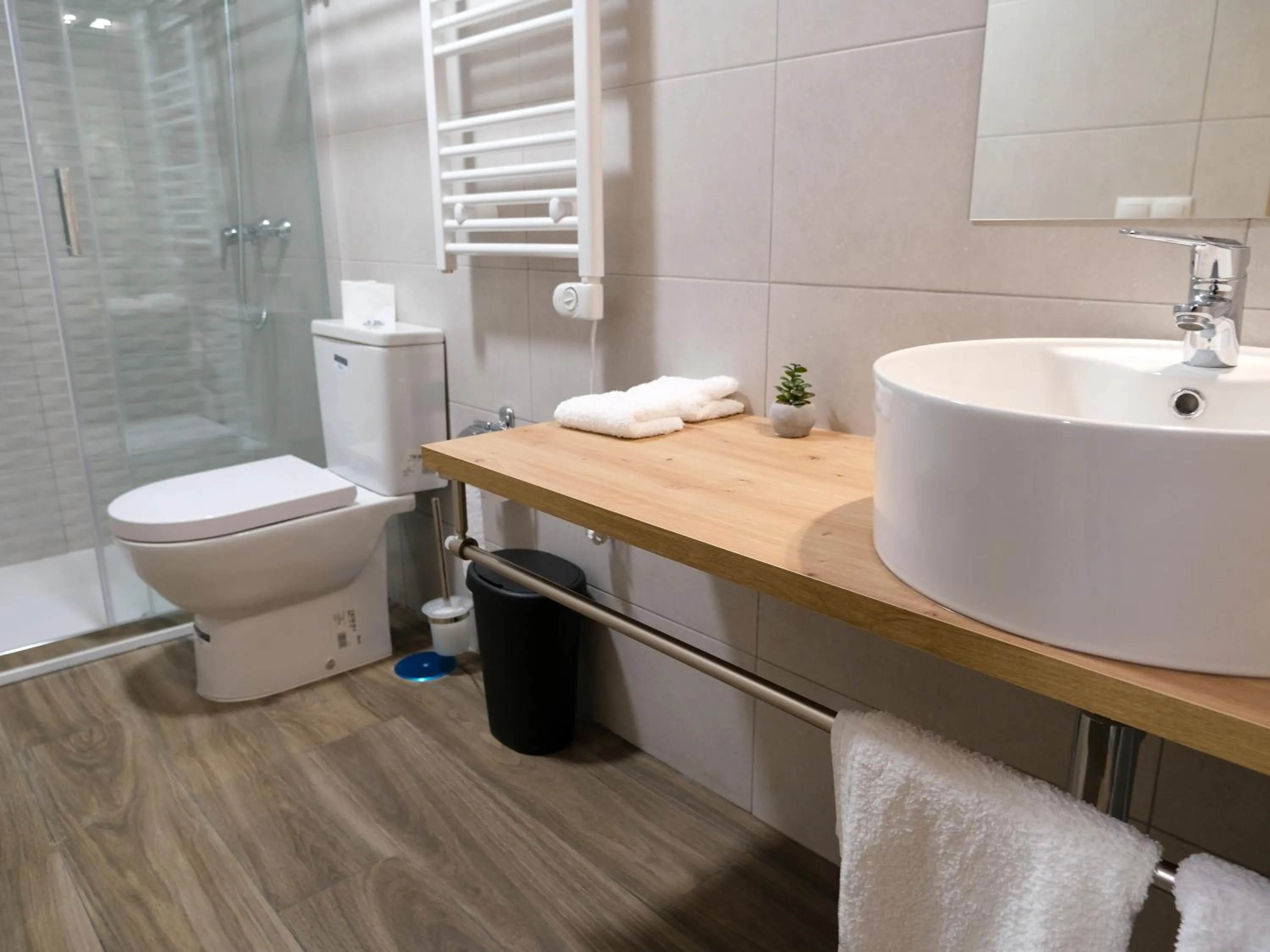 Shower in Alianza Suites