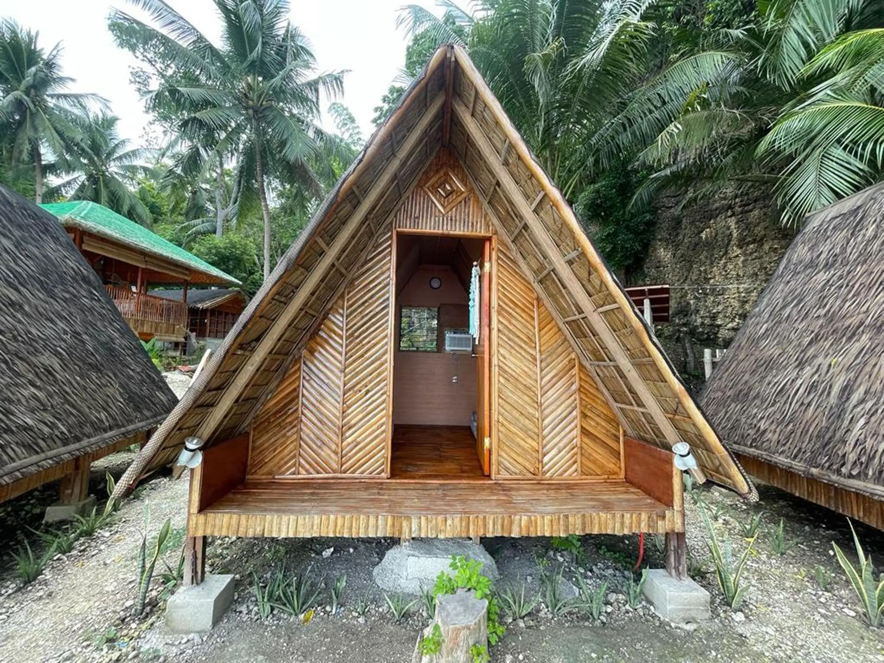 Property building in Hagdan Reef Dive Spot by HiveRooms Property building in Hagdan Reef Dive Spot by HiveRooms