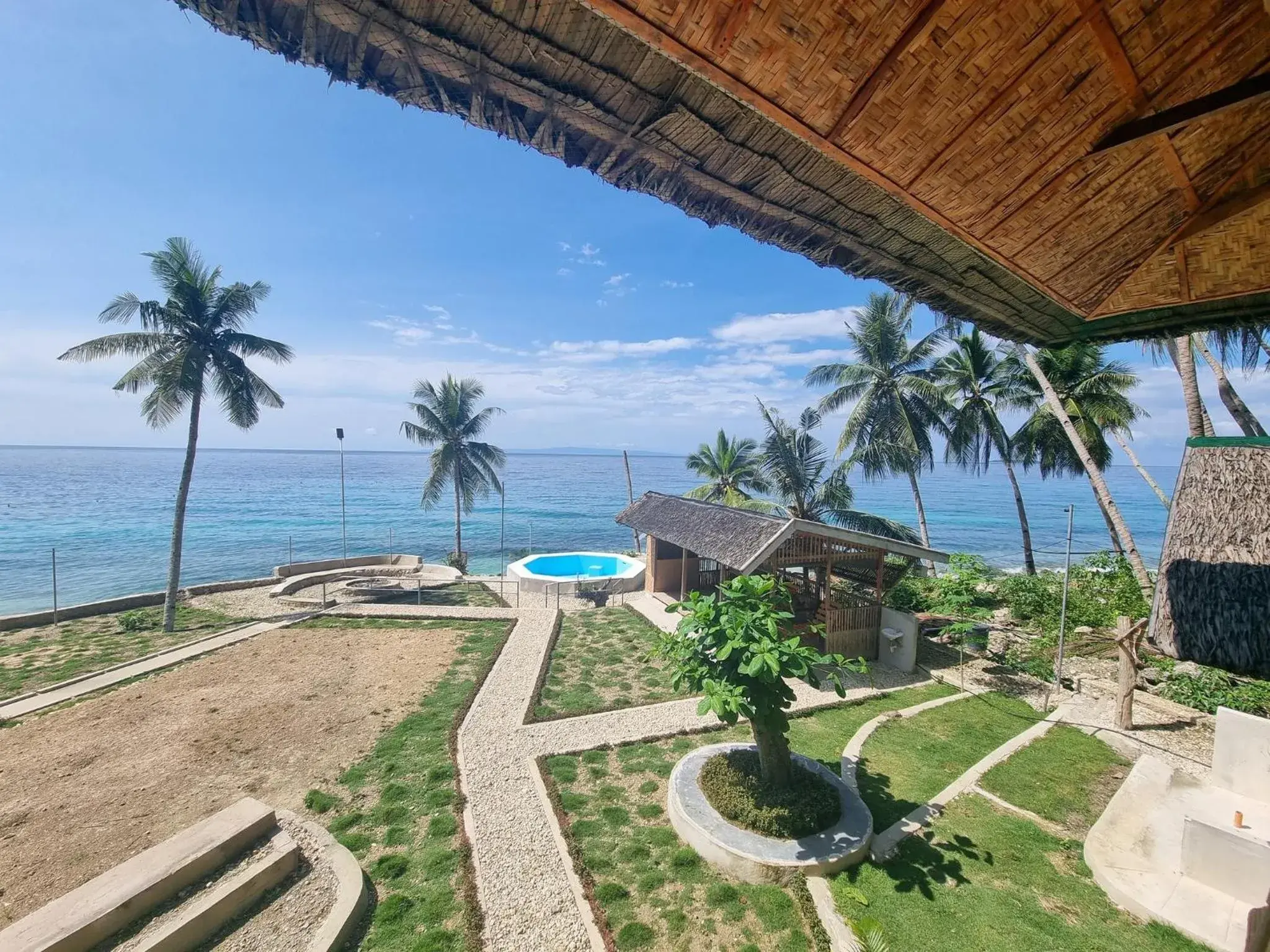 Garden view in Hagdan Reef Dive Spot by HiveRooms Garden view in Hagdan Reef Dive Spot by HiveRooms