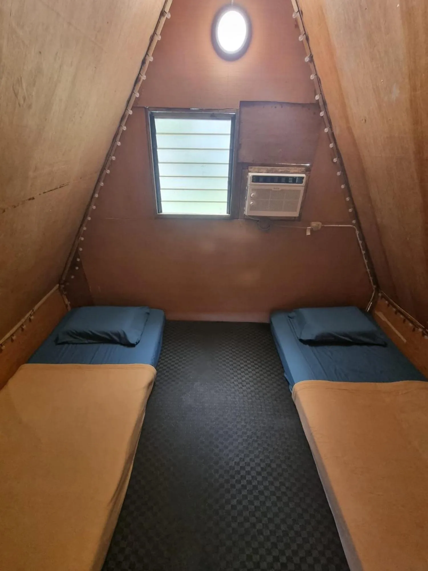 Bed in Hagdan Reef Dive Spot by HiveRooms