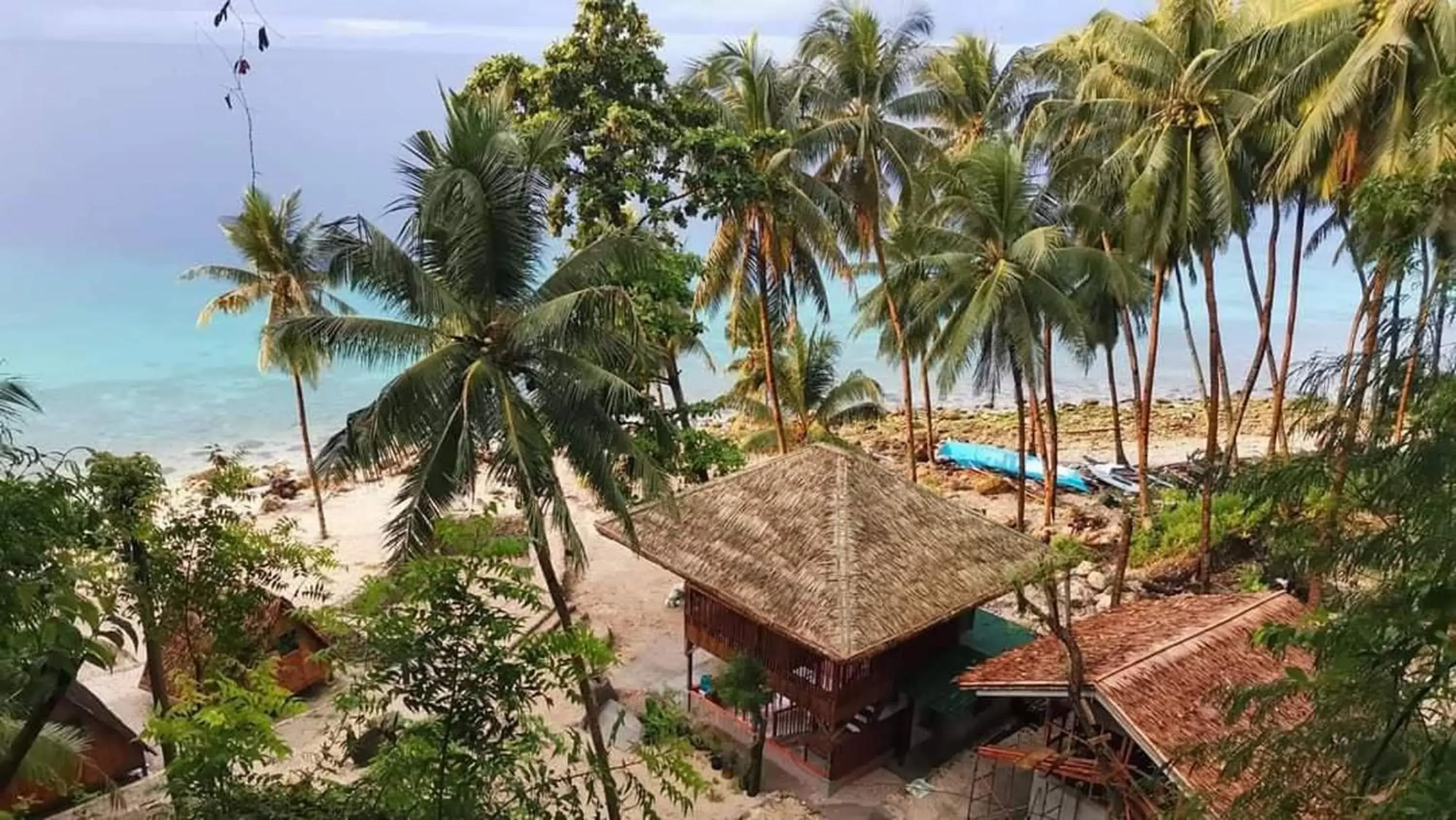 Sea view in Hagdan Reef Dive Spot by HiveRooms Sea view in Hagdan Reef Dive Spot by HiveRooms