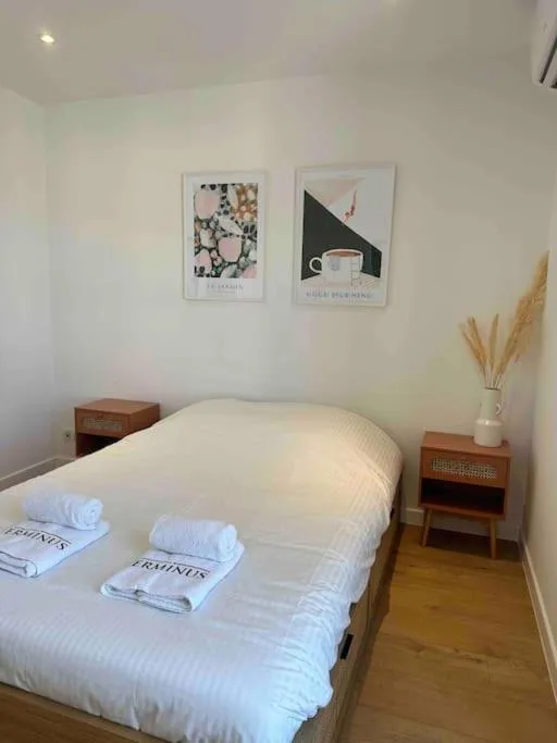 Bed in Résidence Terminus - appartements