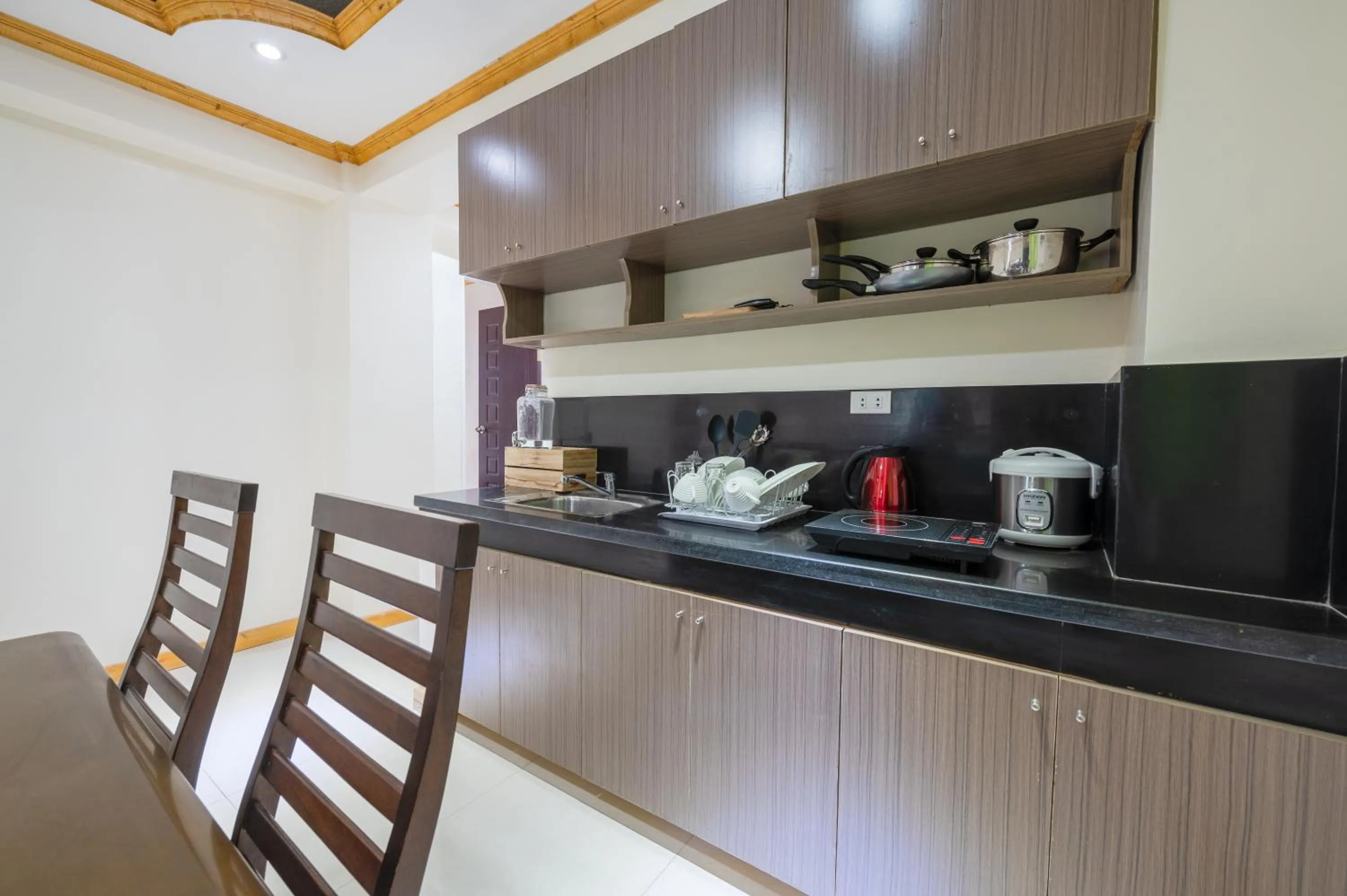 2 Wide Bedroom Unit with Breakfast for 2pax