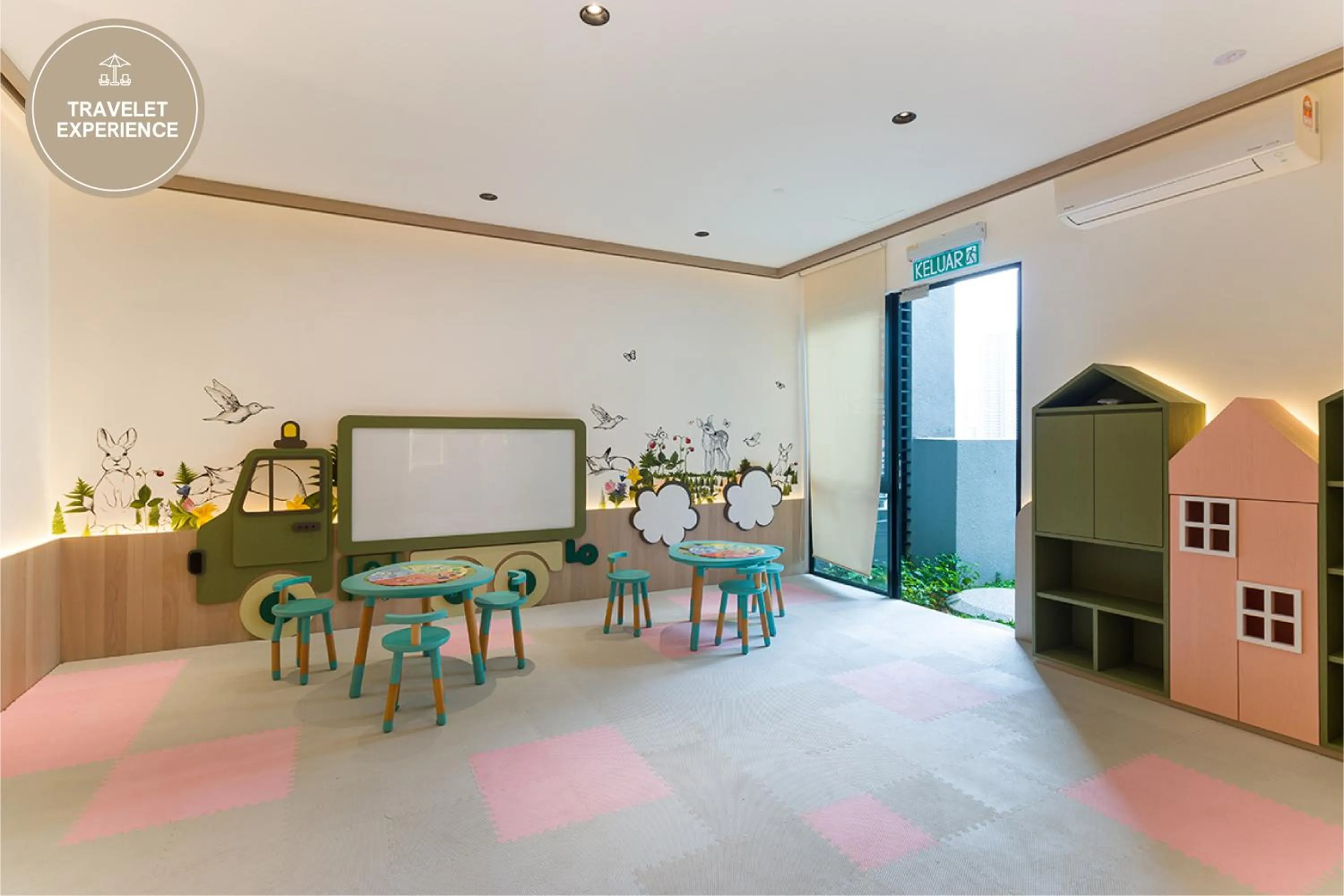 children in Scarletz Suites KLCC, Travelet