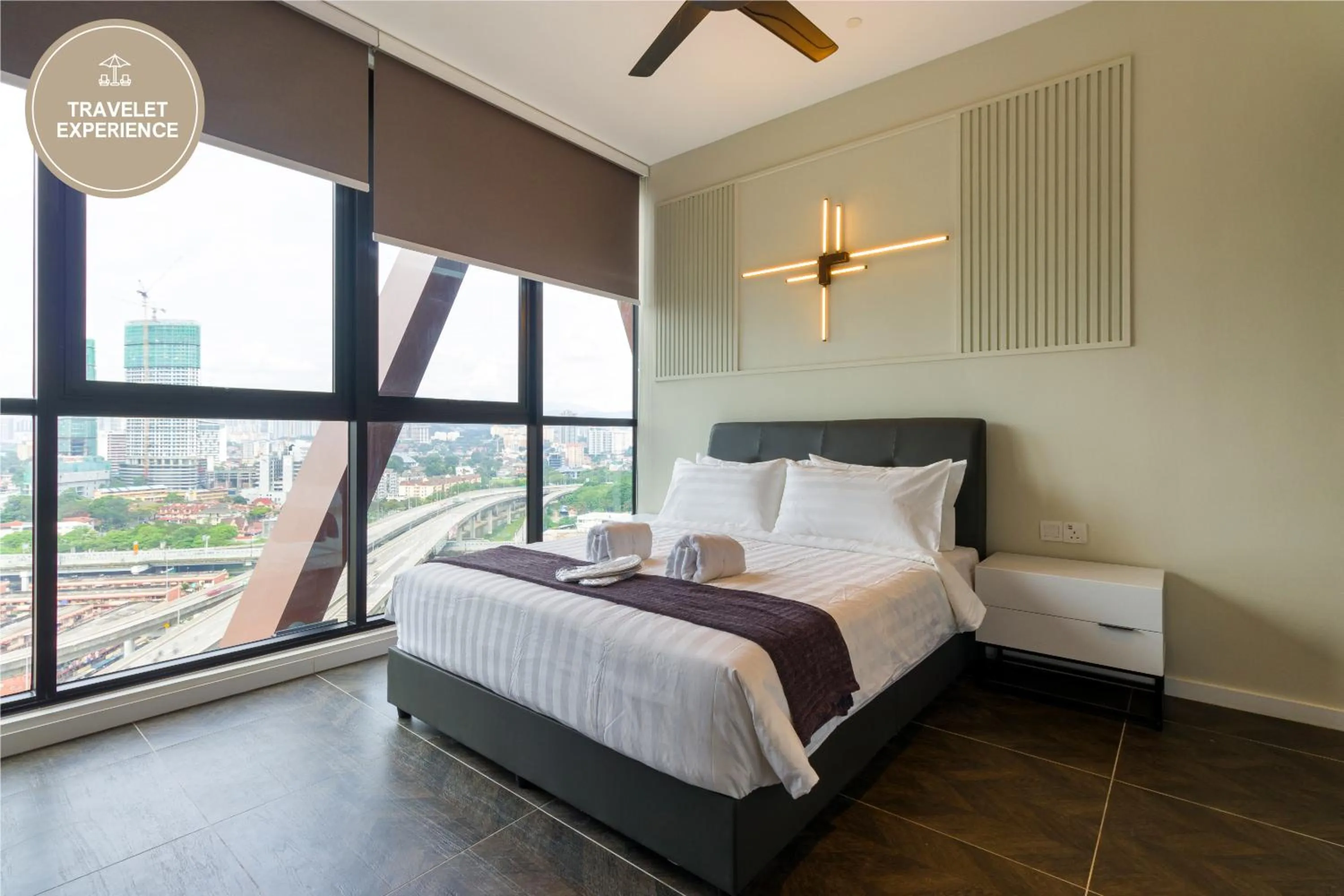 Bedroom, Bed in Scarletz Suites KLCC, Travelet