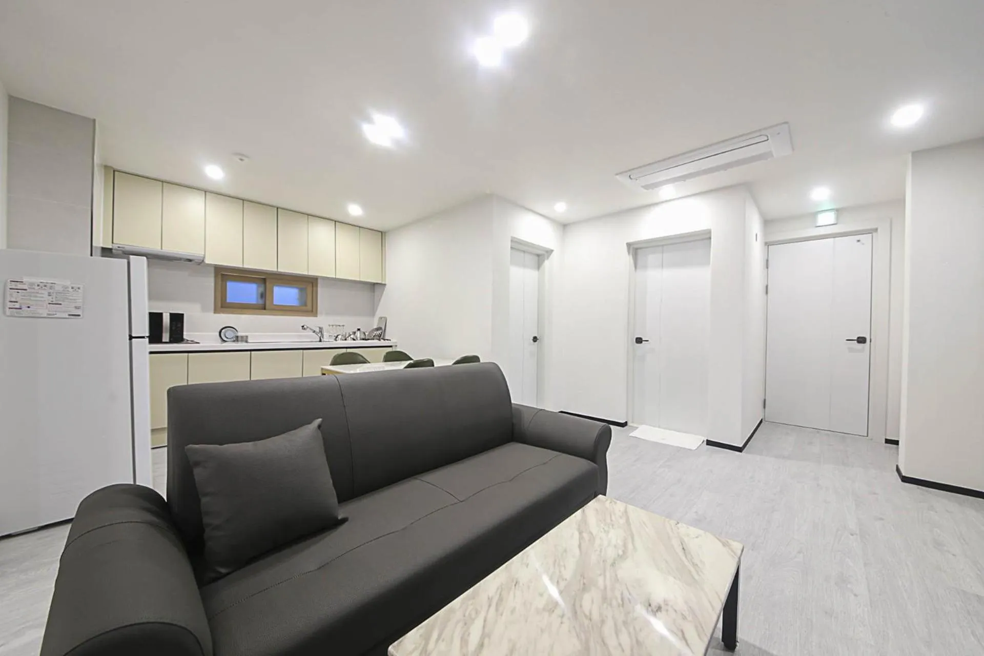 TV and multimedia in Busan Seomyeon Broa Hotel