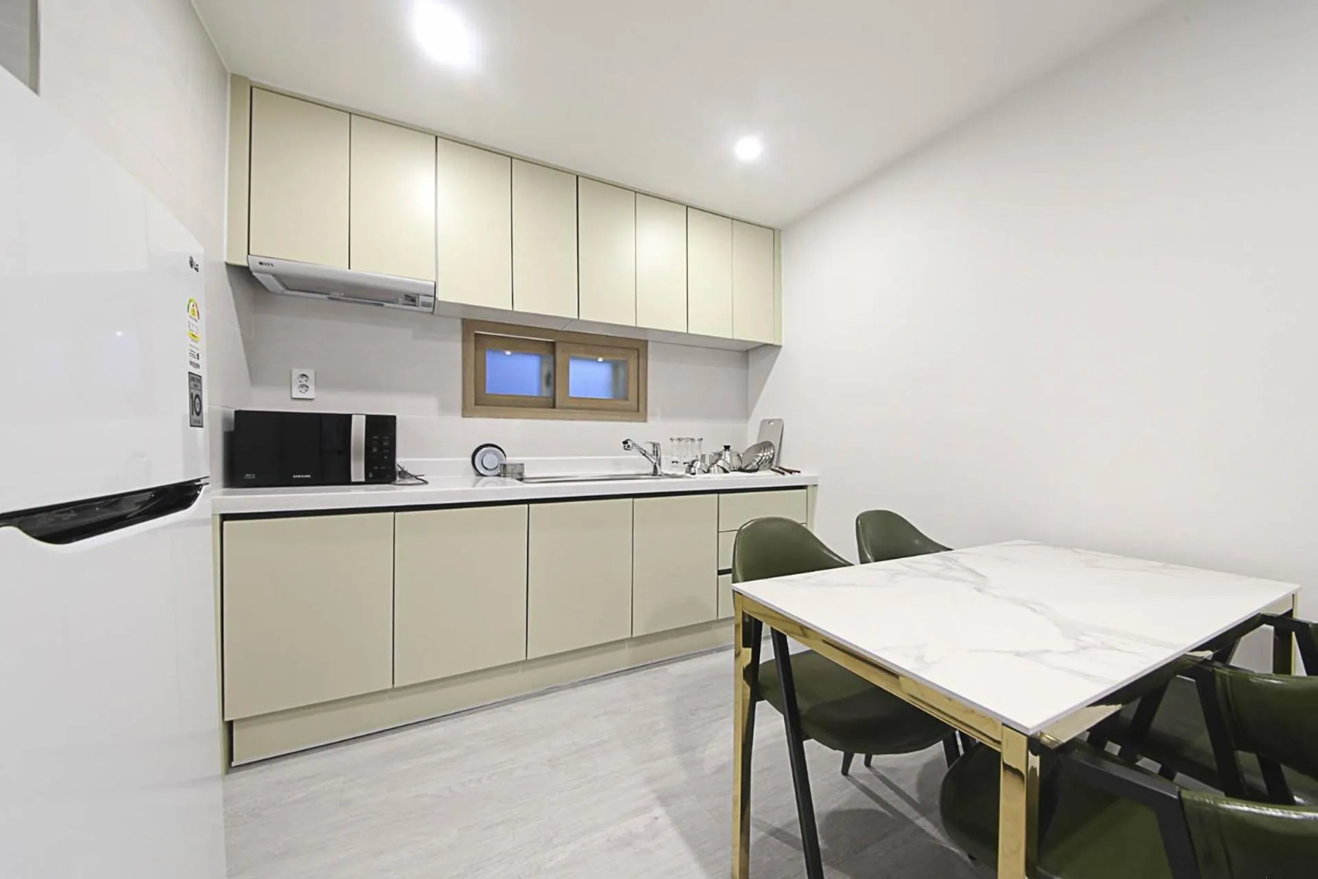 Kitchen or kitchenette in Busan Seomyeon Broa Hotel