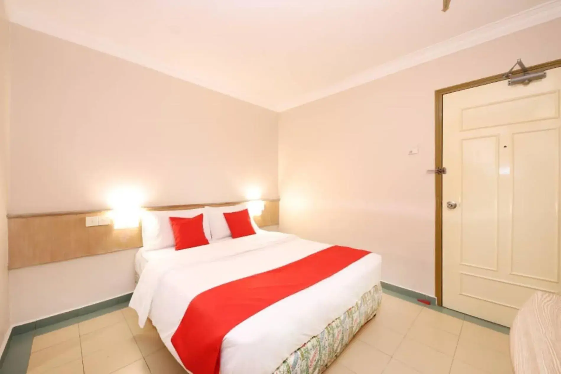 Deluxe Double Room in Famous Inn Hotel Deluxe Double Room in Famous Inn Hotel