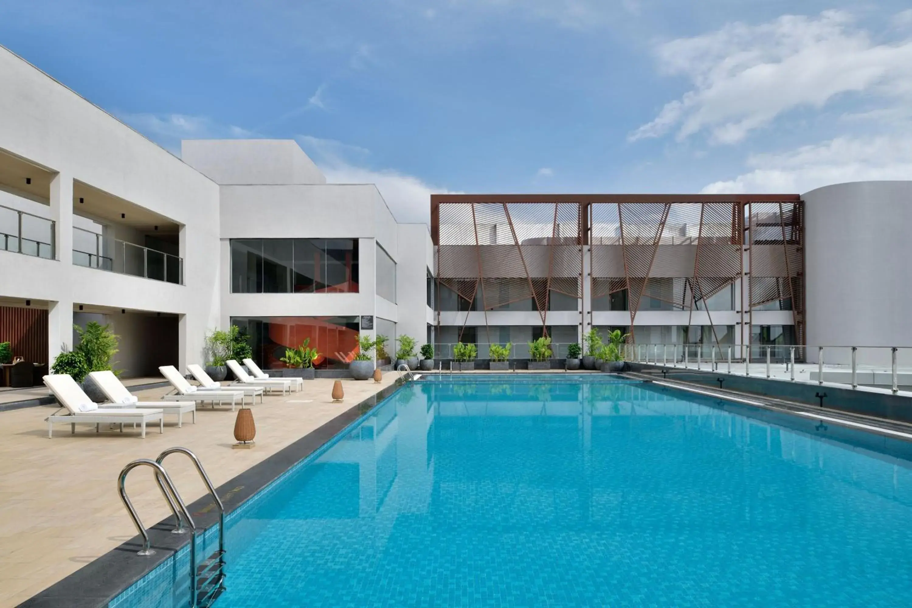 Swimming pool in The Artiste, Kochi, A Tribute Portfolio Hotel by Marriott Swimming pool in The Artiste, Kochi, A Tribute Portfolio Hotel by Marriott