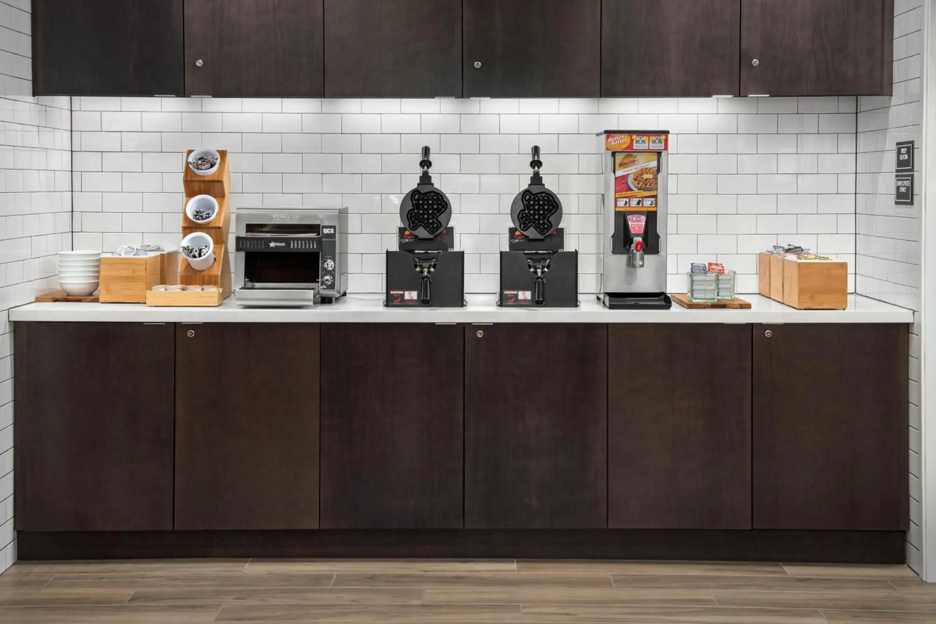 Breakfast, Kitchen/Kitchenette in Residence Inn by Marriott Dallas Grand Prairie