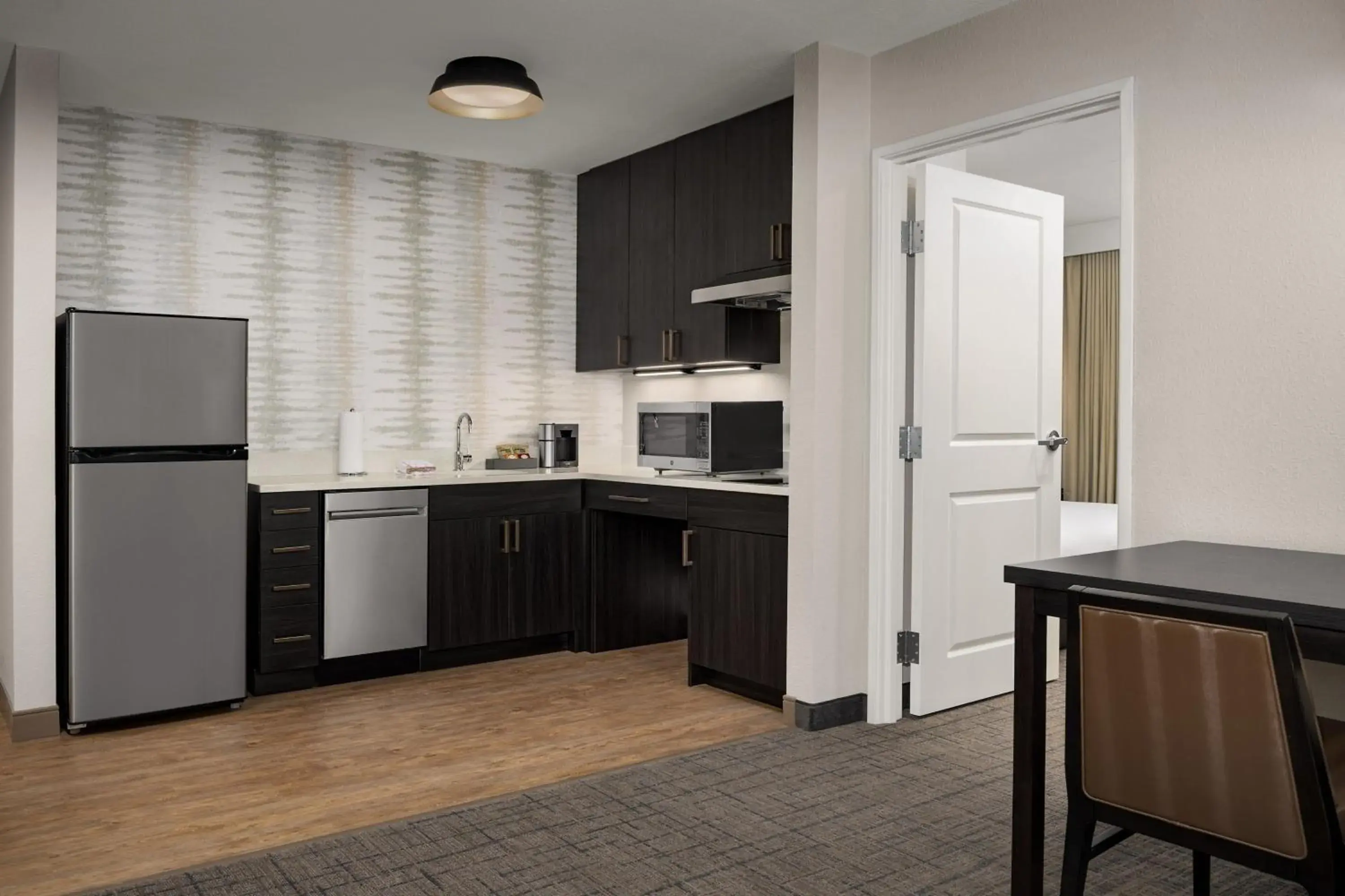 Photo of the whole room, Kitchen/Kitchenette in Residence Inn by Marriott Dallas Grand Prairie