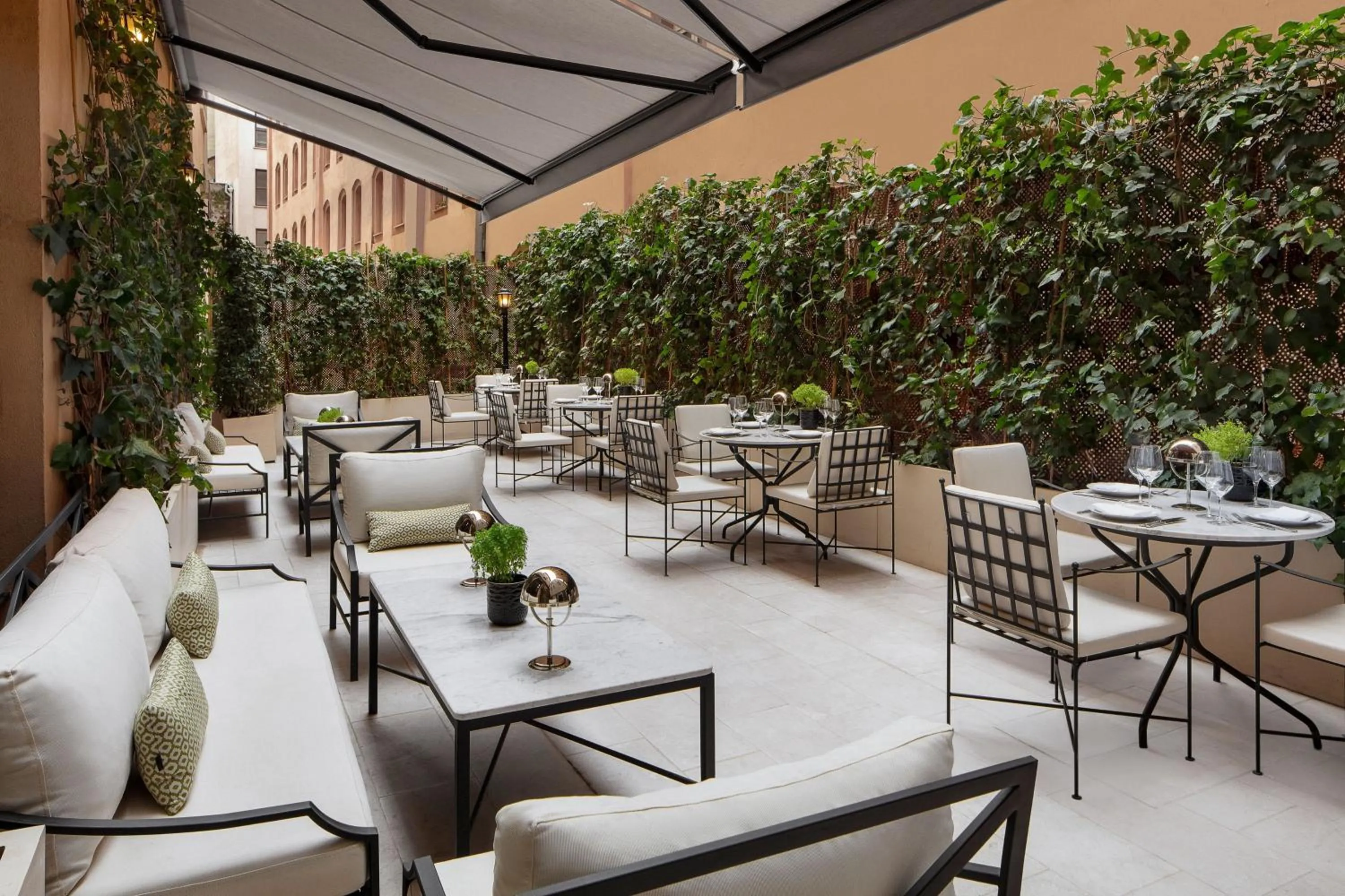 Restaurant/places to eat in Sanasaryan Han, a Luxury Collection Hotel, Istanbul