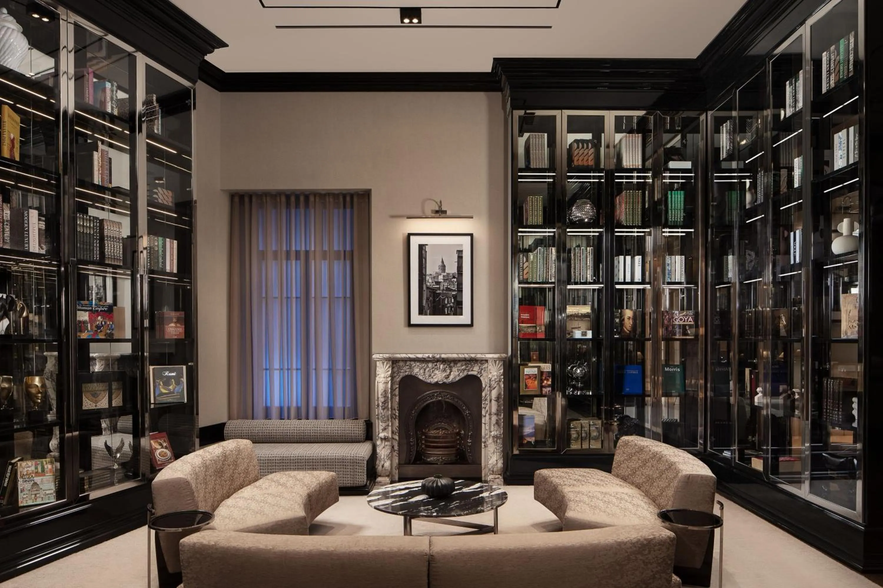 Lounge or bar in Sanasaryan Han, a Luxury Collection Hotel, Istanbul