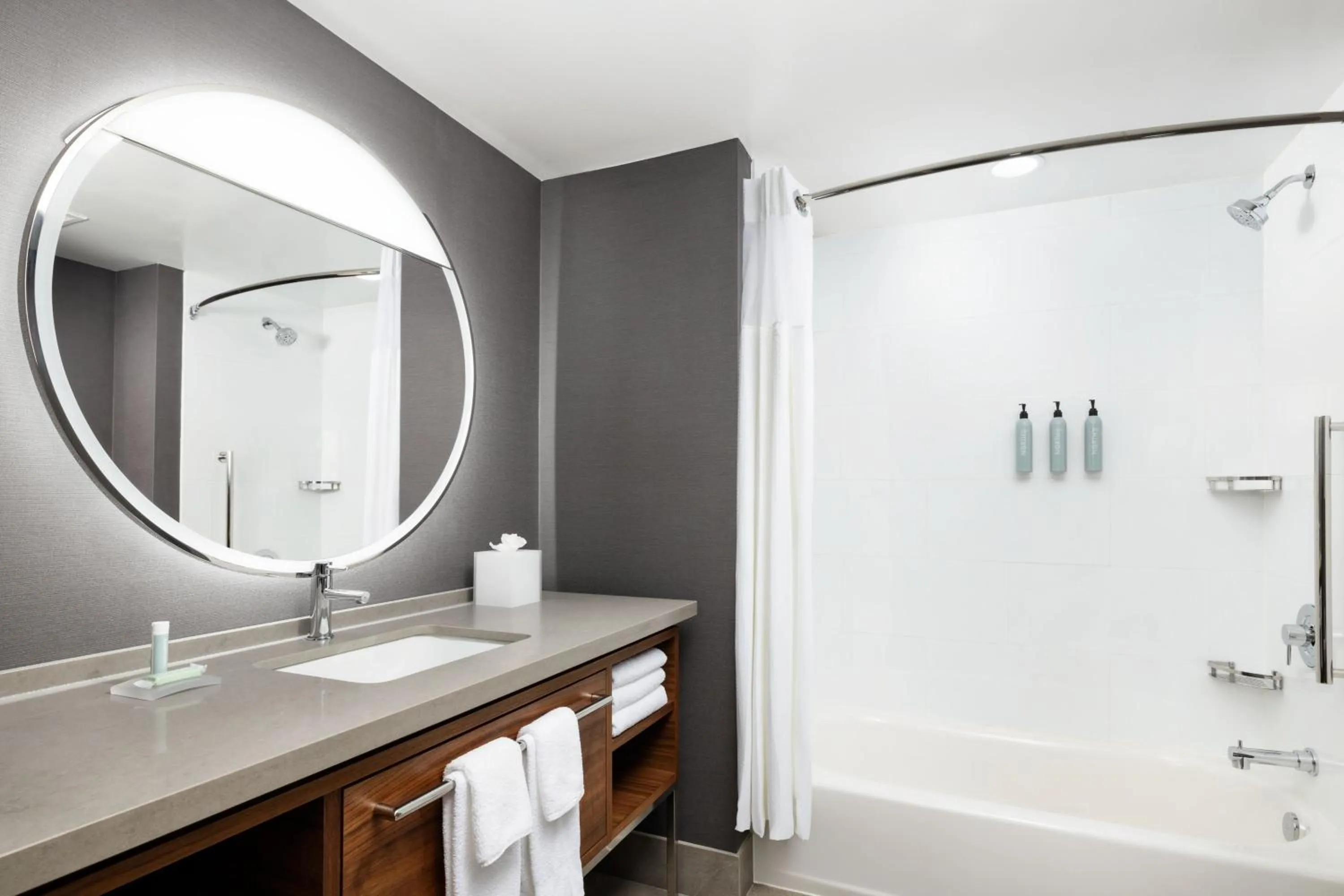 Bathroom in Courtyard by Marriott New Castle