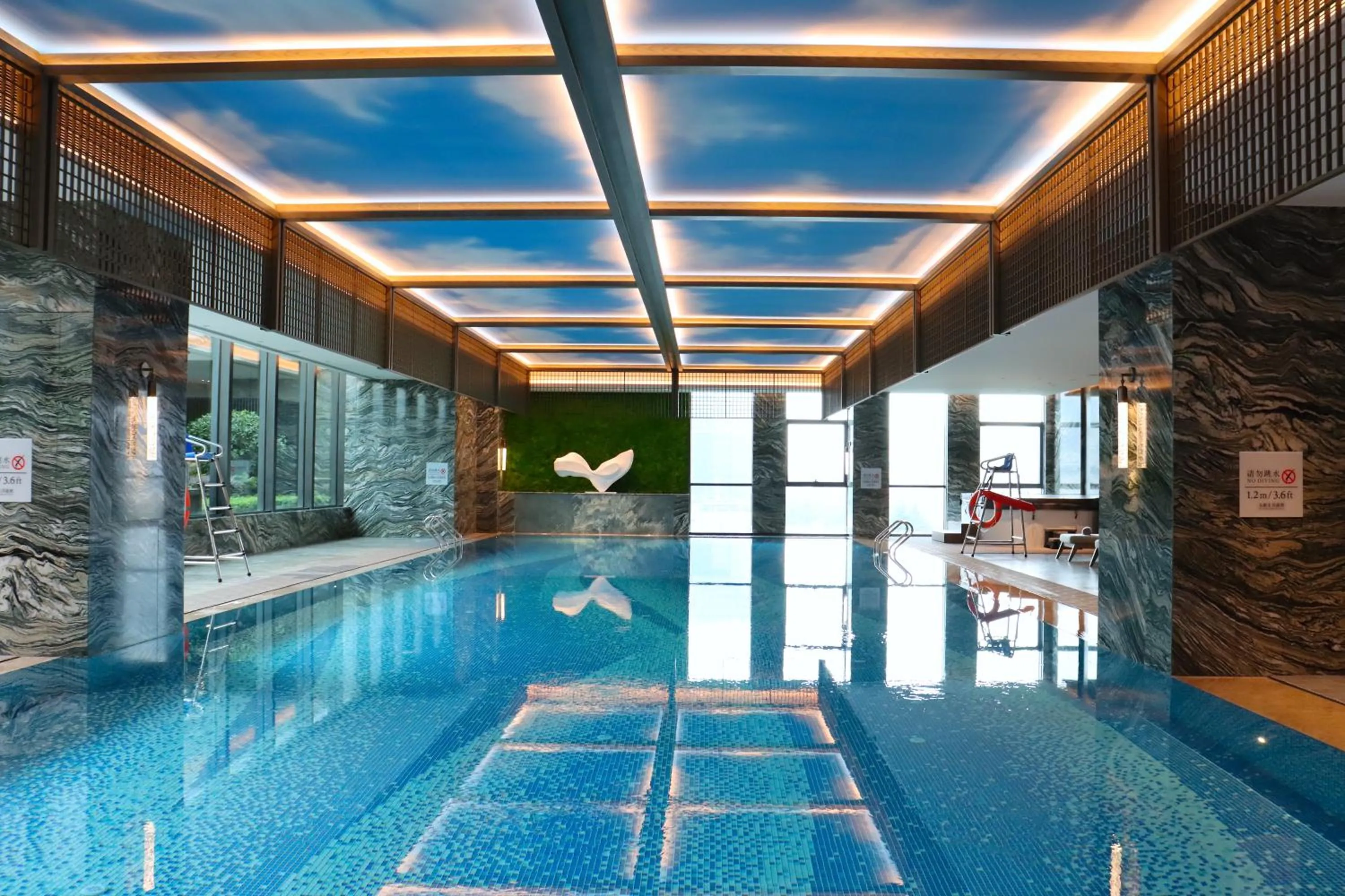 Swimming pool in JW Marriott Hotel Xi'an Southwest