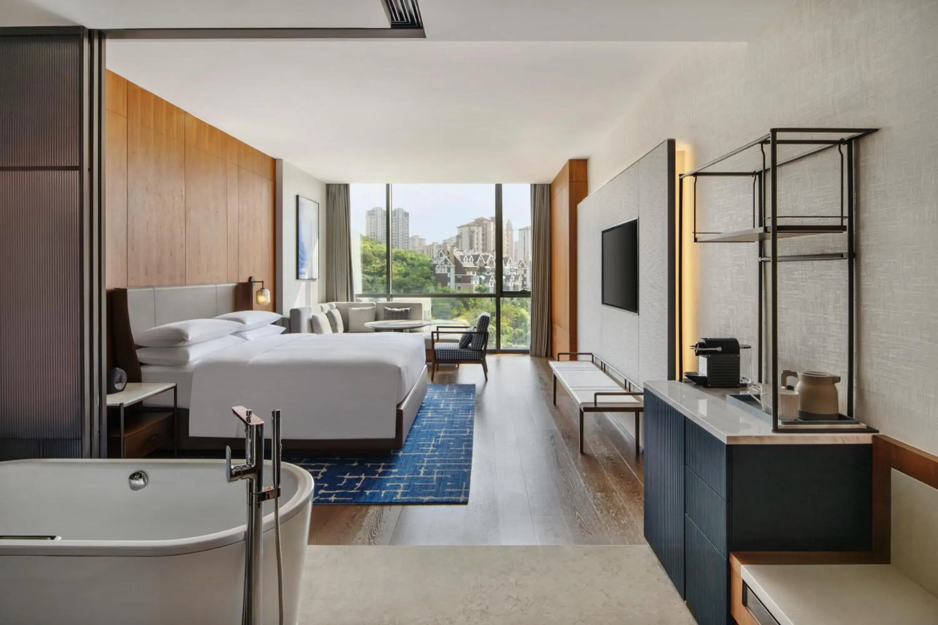 Club Queen Room with Club Lounge Access and Garden View in Sheraton Xuzhou Club Queen Room with Club Lounge Access and Garden View in Sheraton Xuzhou