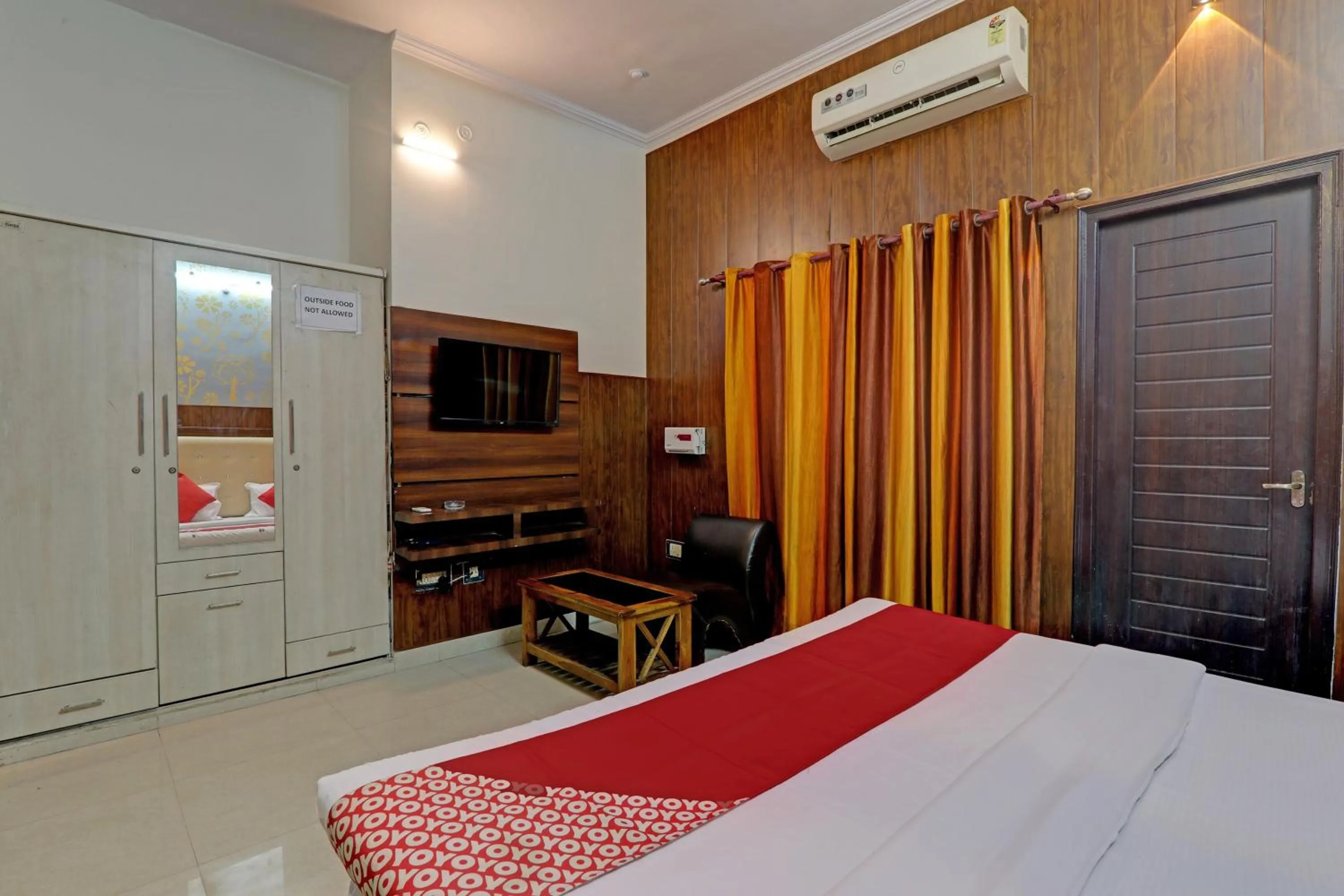 Bedroom, Bed in OYO Flagship The Cz Inn