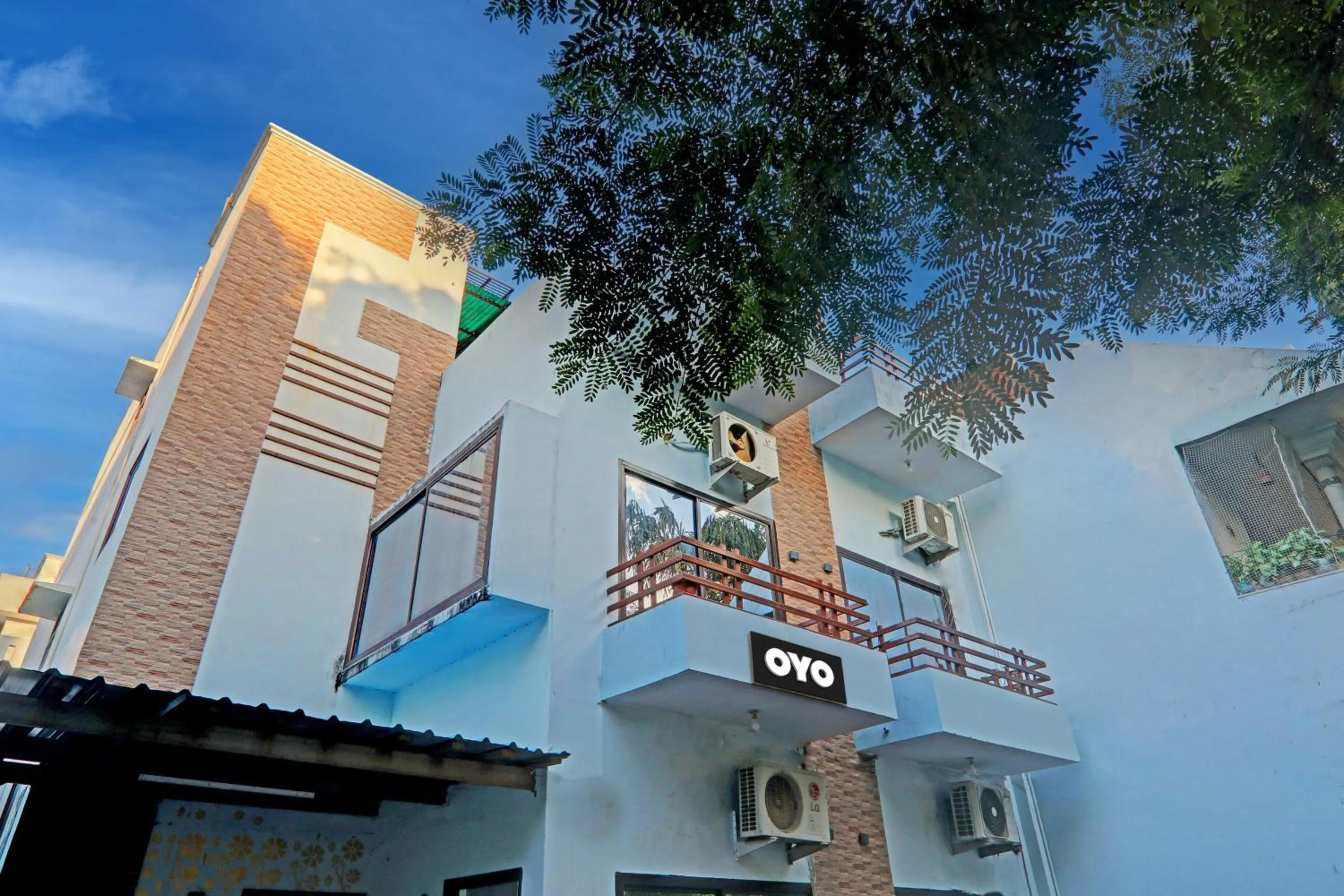 Facade/entrance in Hotel O CZ Inn