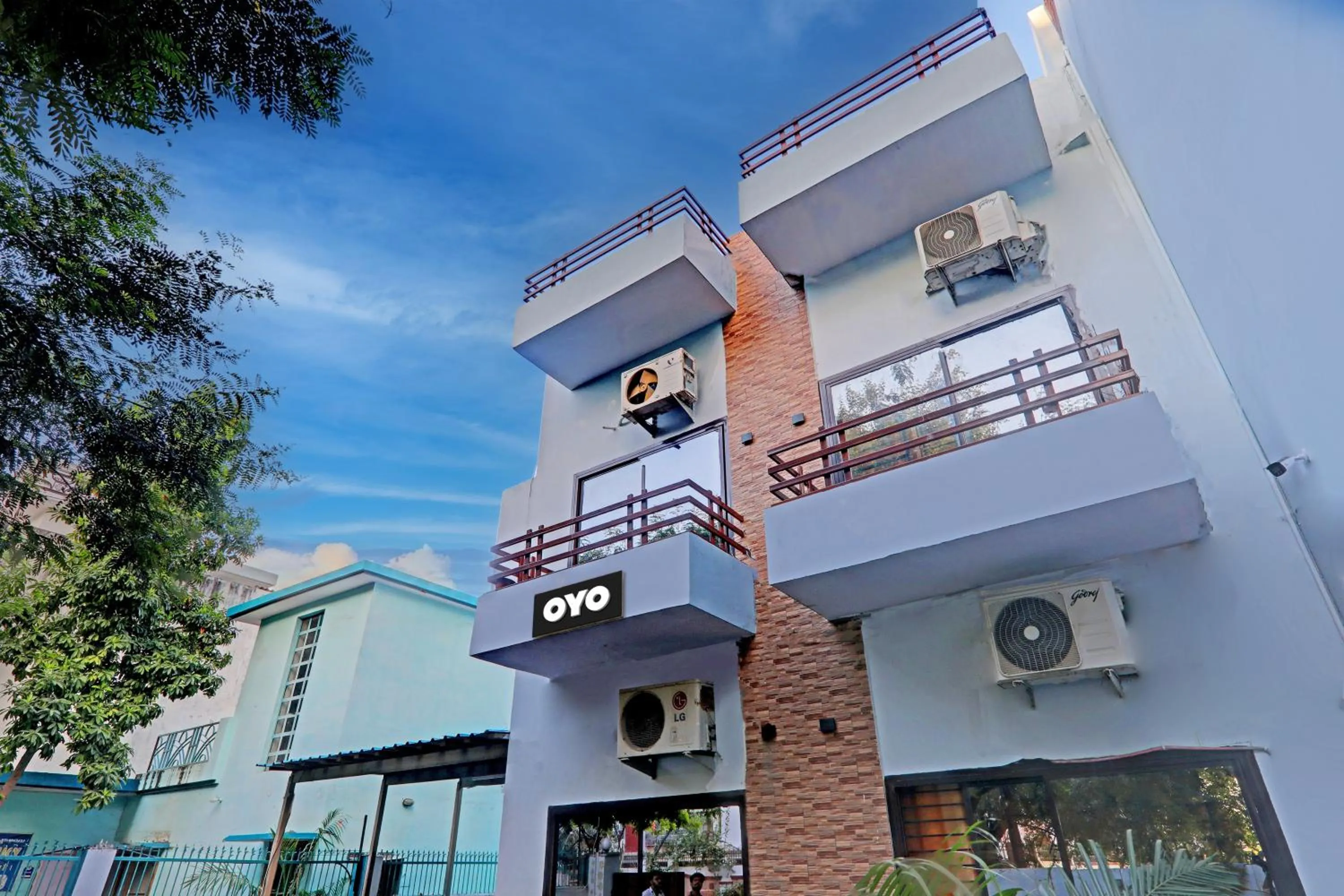 Facade/entrance in OYO Flagship The Cz Inn