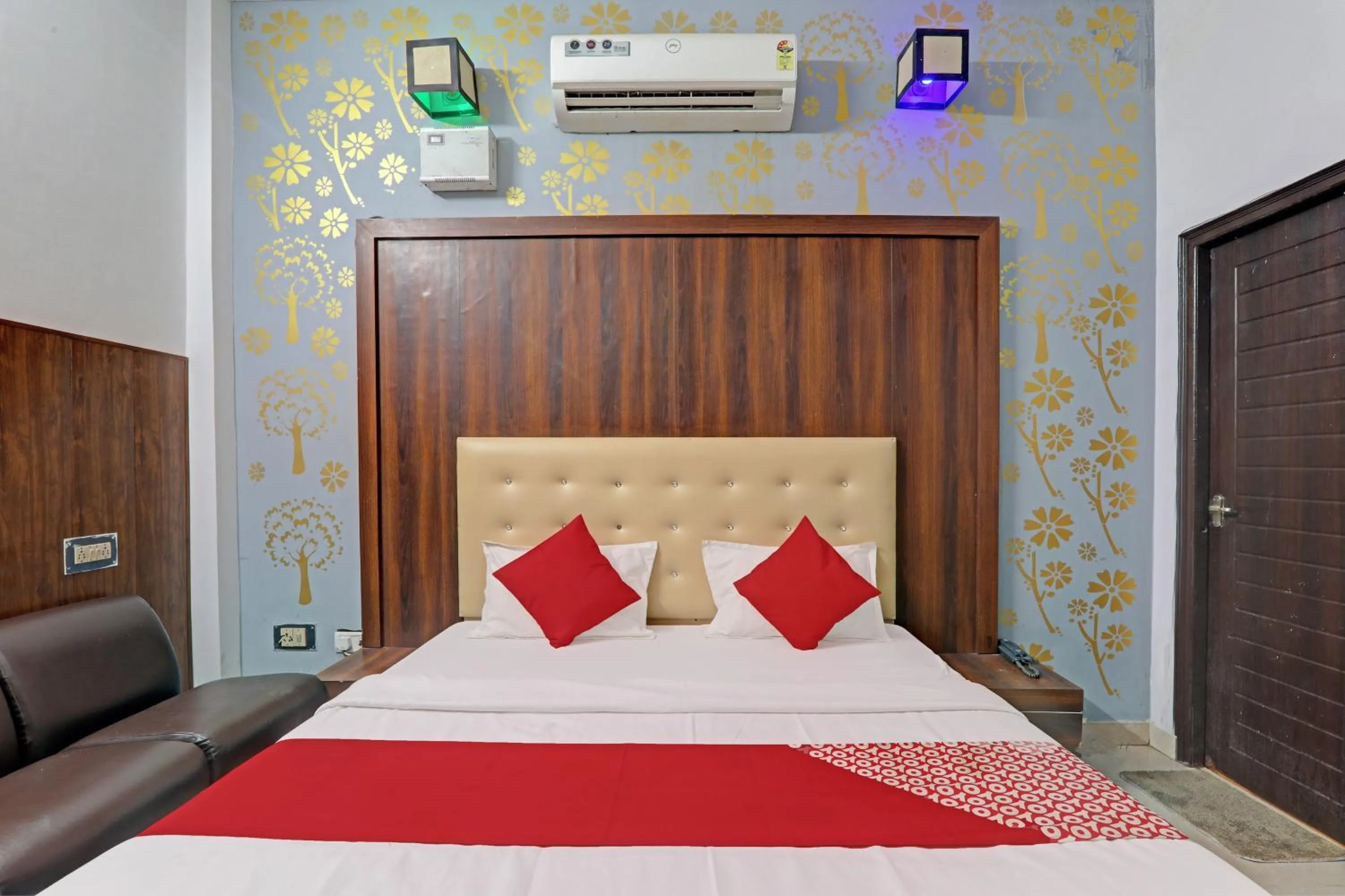 Bedroom, Bed in OYO Flagship The Cz Inn