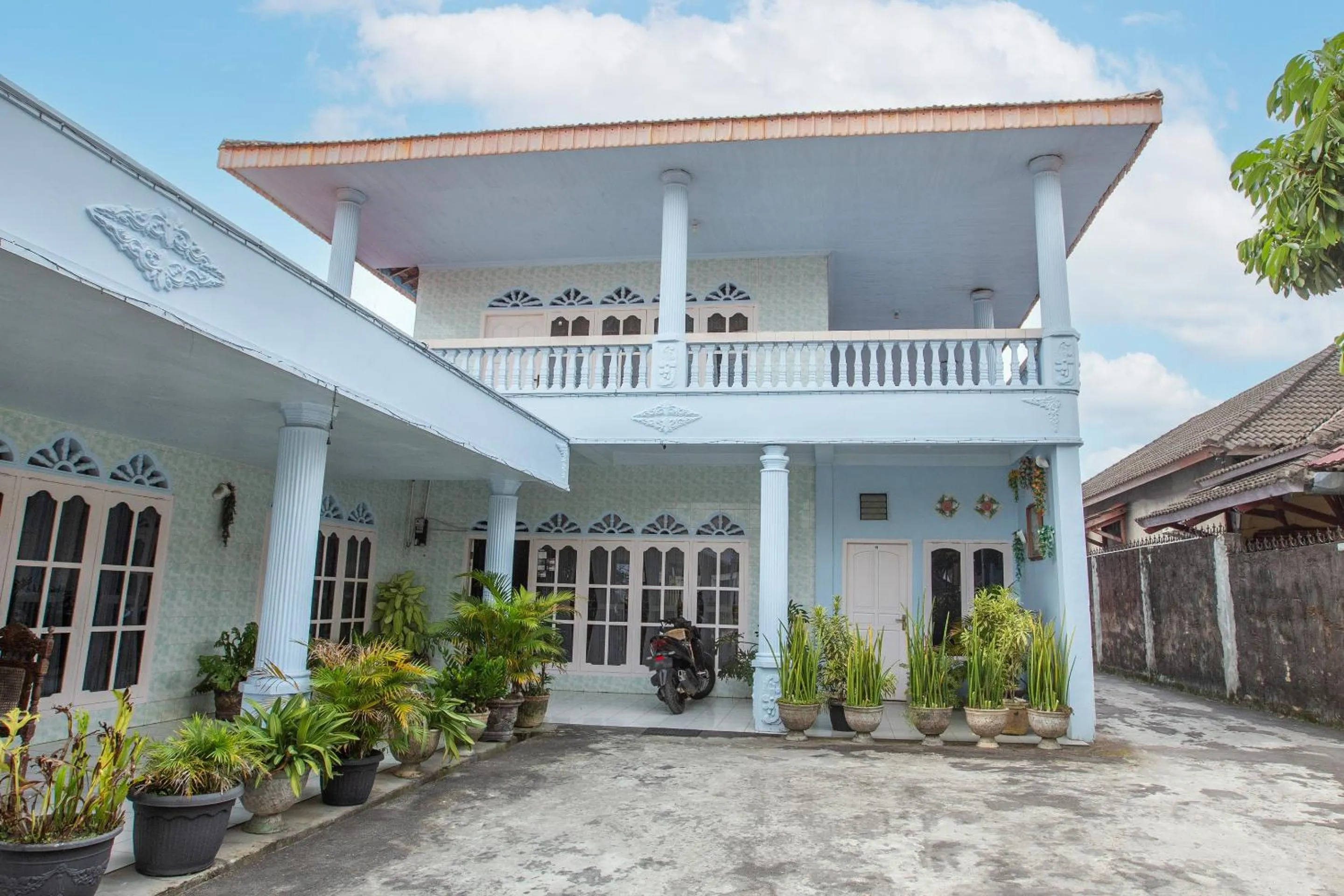 Facade/entrance in OYO Life 92803 Penginapan Purnama