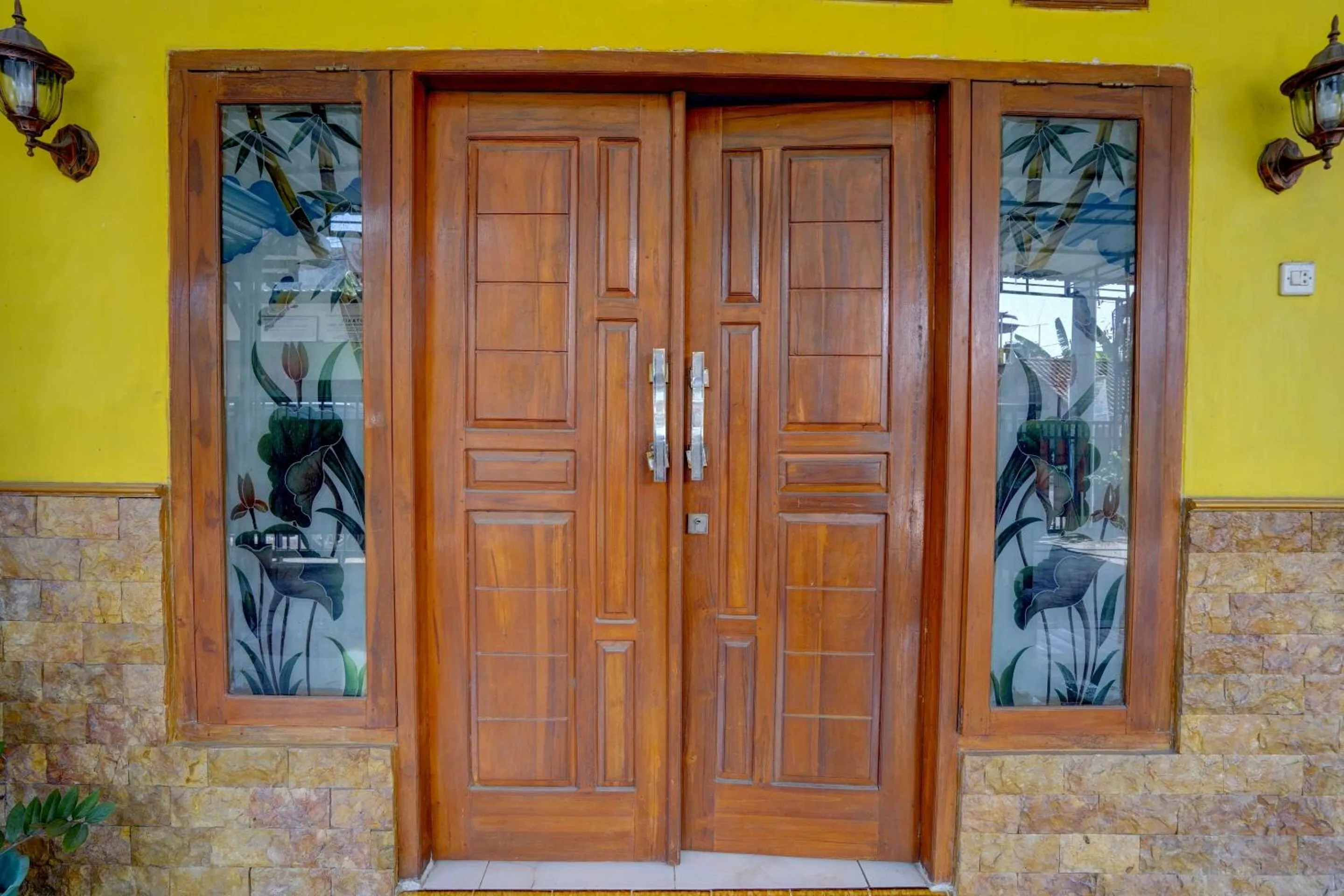 Facade/entrance in OYO Life 92840 Wisma Morricco