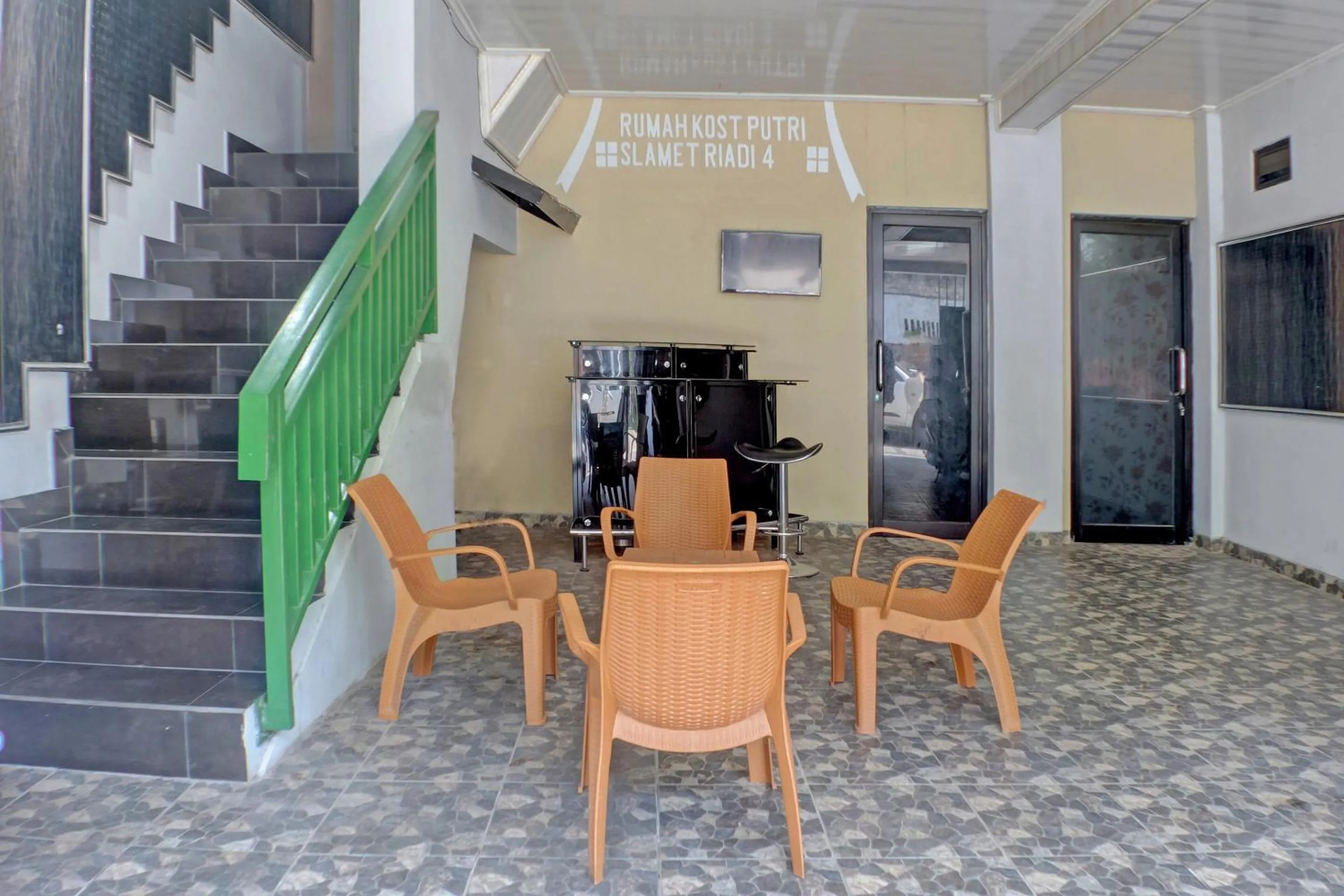 OYO Life 92830 Homestay Slamet Riadi Iv