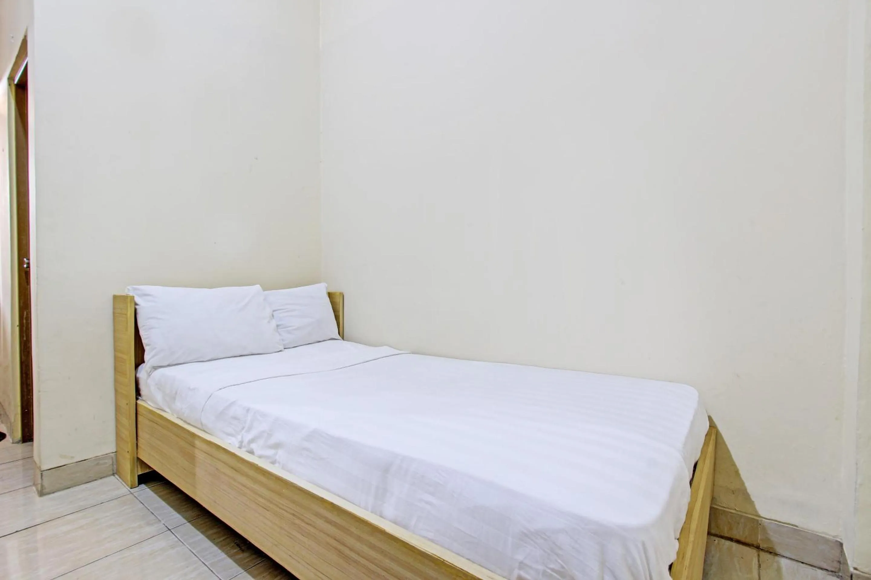 Bedroom in OYO Life 92663 Karmel 6