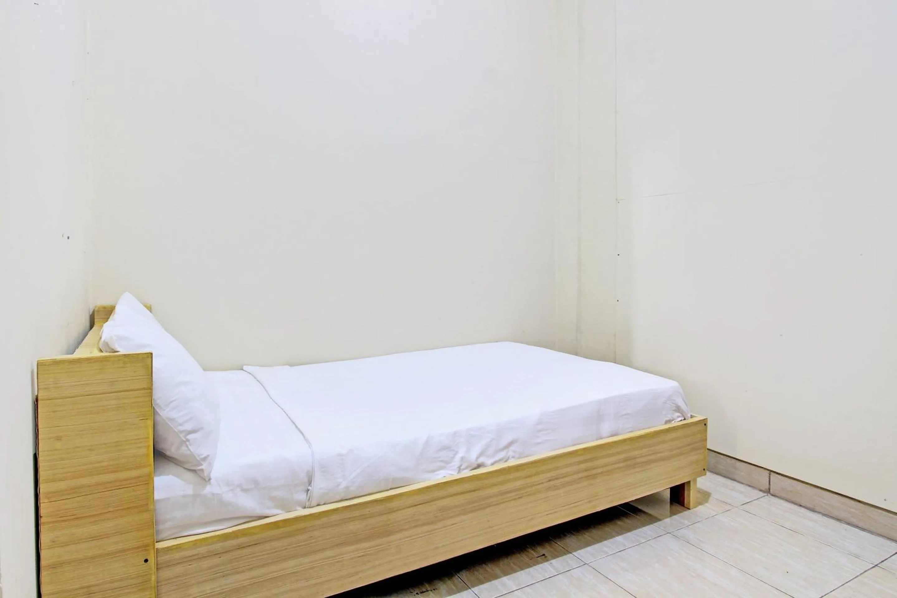 Bedroom in OYO Life 92663 Karmel 6