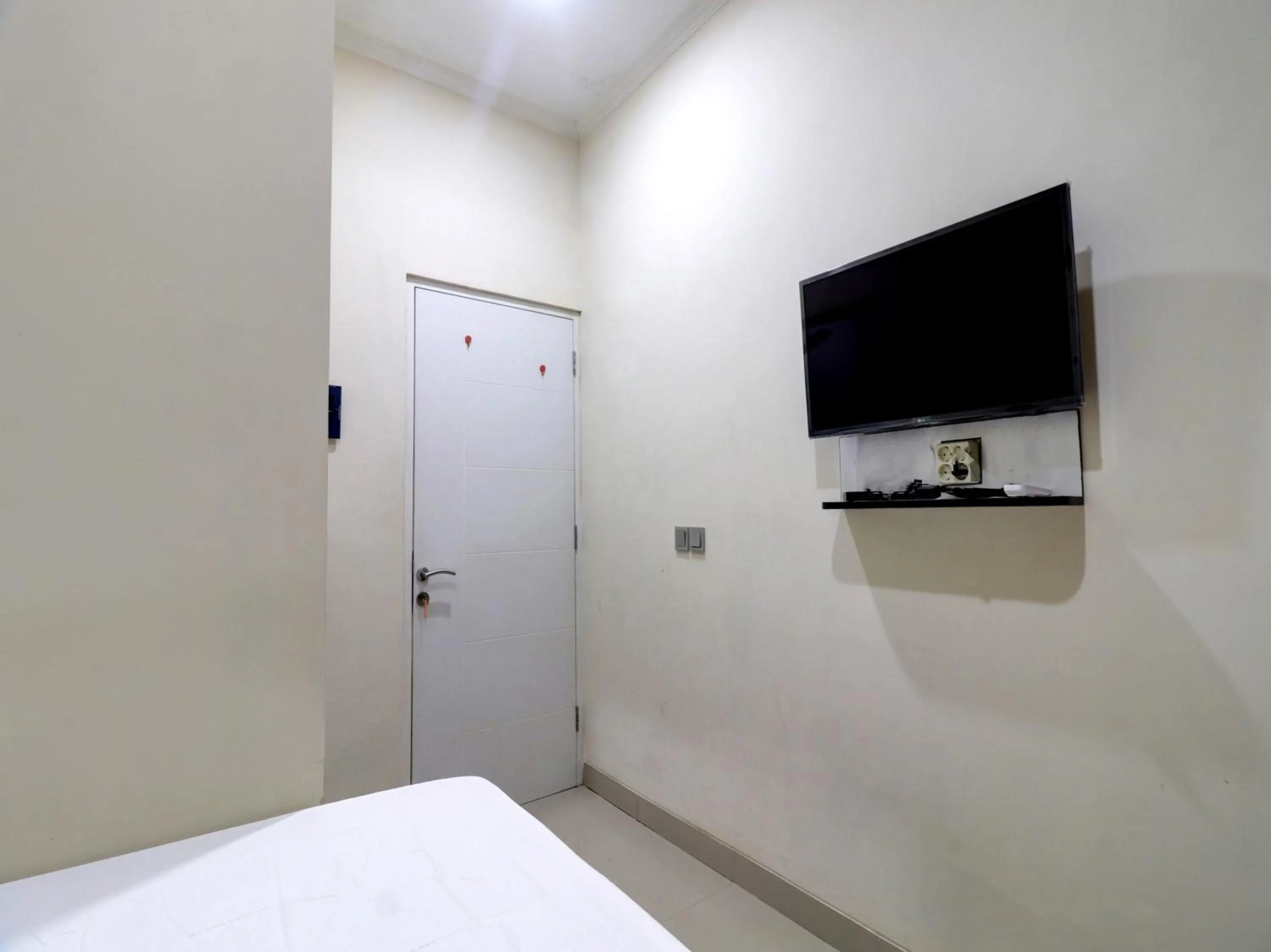 Bedroom, Bed in OYO Life 92707 D-akomiba Residence