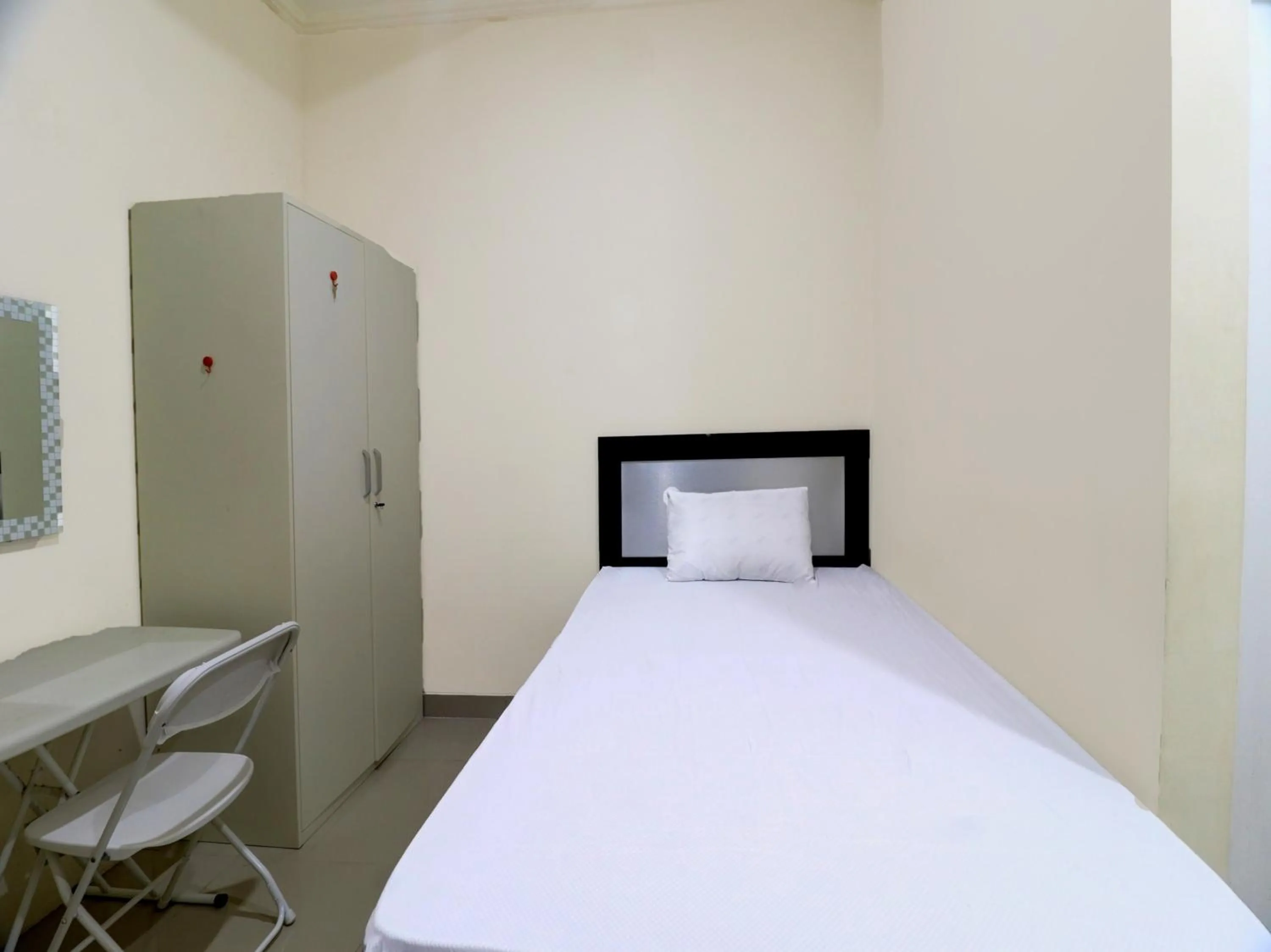 Bedroom, Bed in OYO Life 92707 D-akomiba Residence