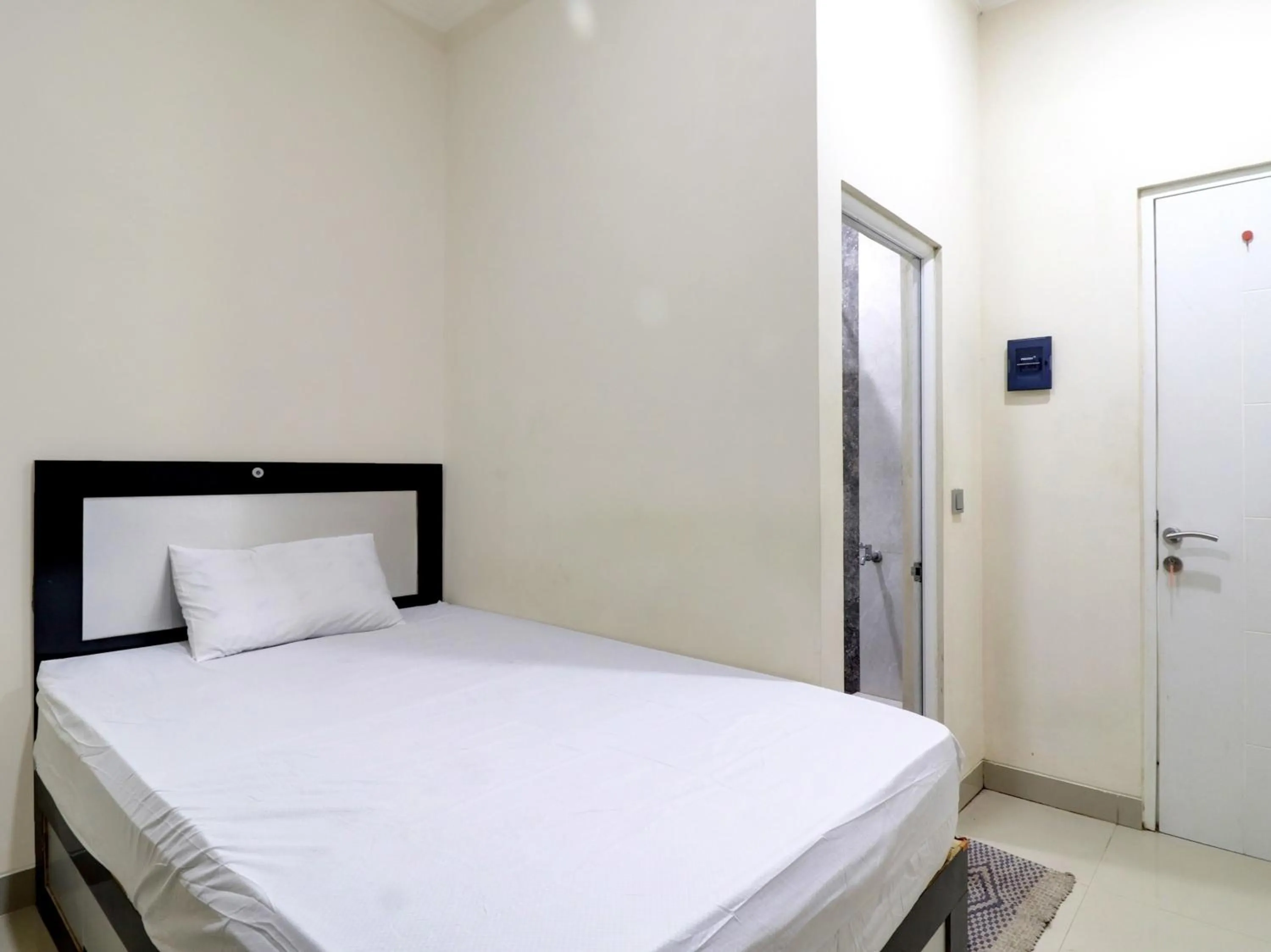 Bedroom, Bed in OYO Life 92707 D-akomiba Residence