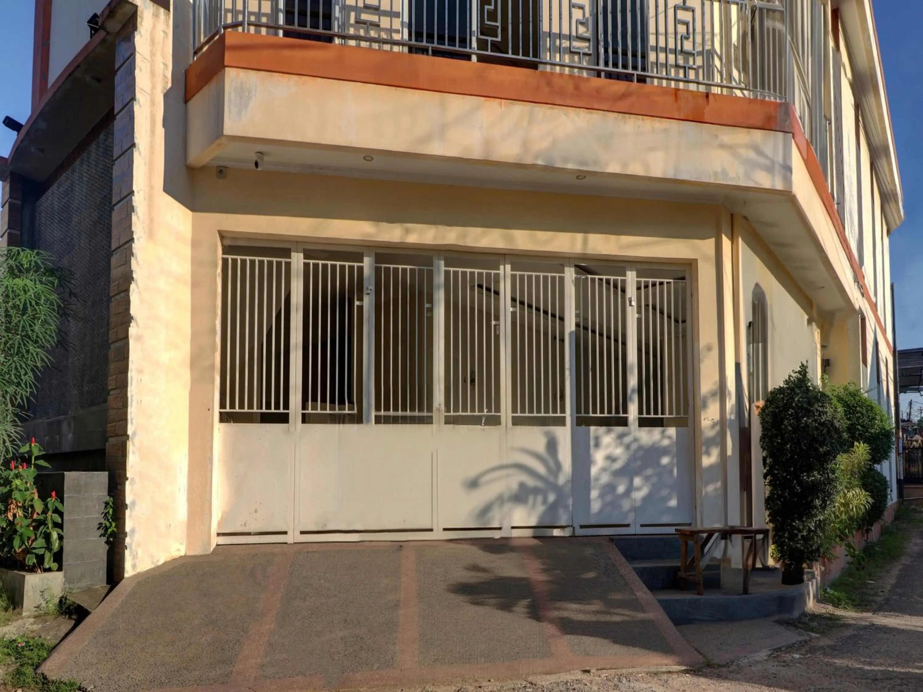 Facade/entrance in OYO Life 92707 D-akomiba Residence