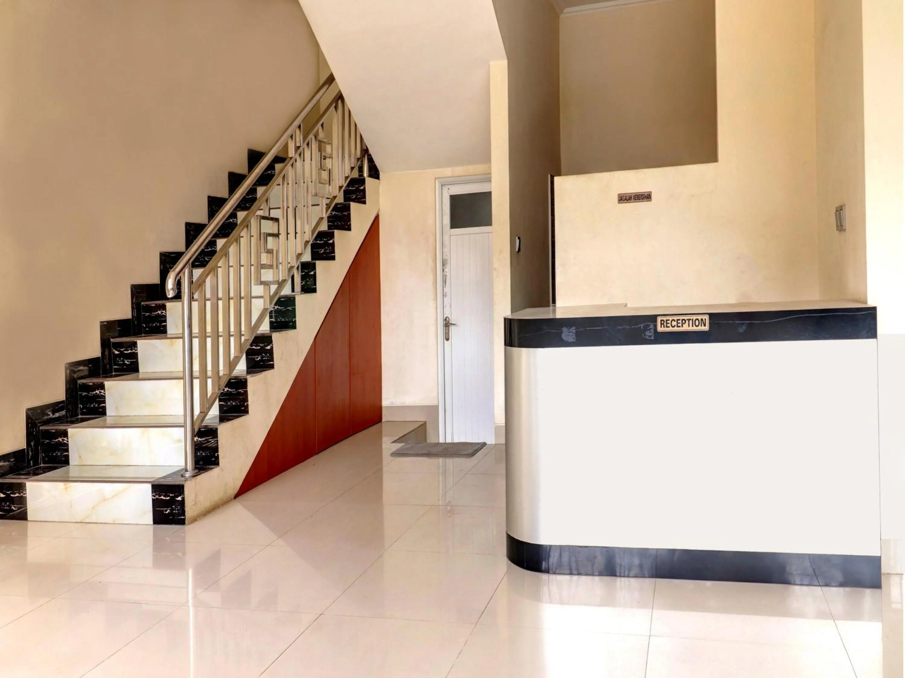 Lobby or reception in OYO Life 92707 D-akomiba Residence