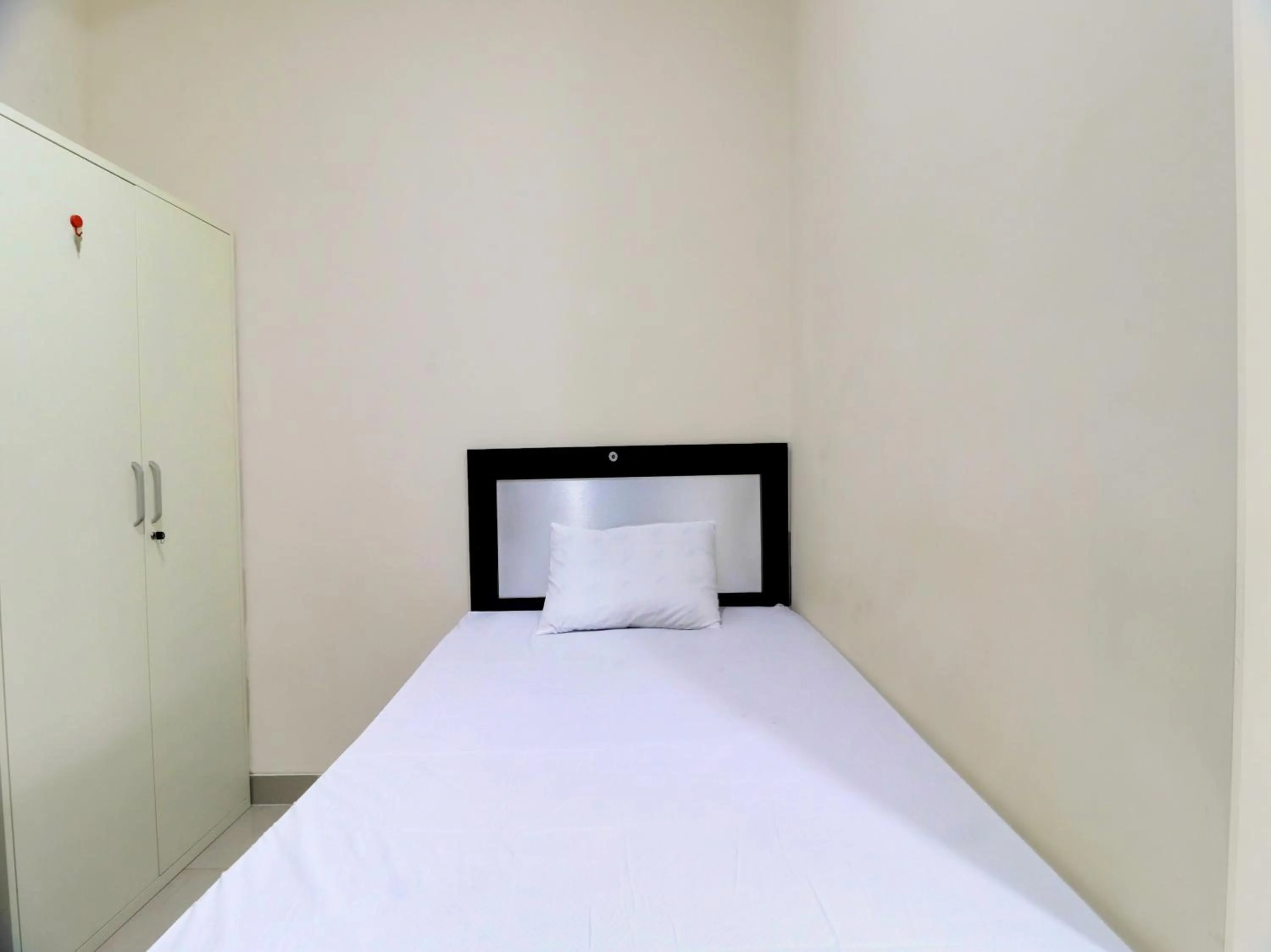 Bedroom, Bed in OYO Life 92707 D-akomiba Residence