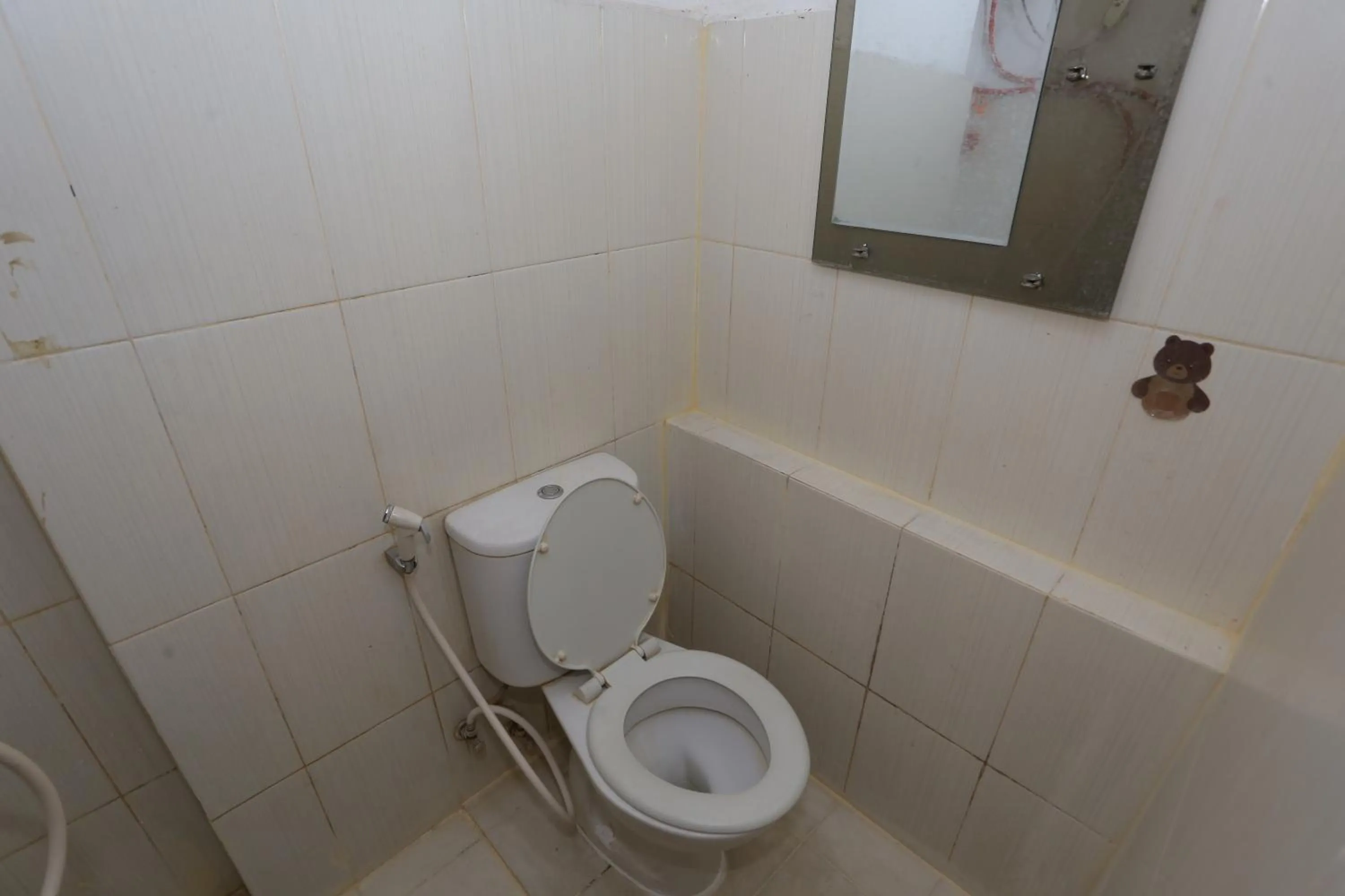 Bathroom in OYO Life 93008 Pelangi Coliving