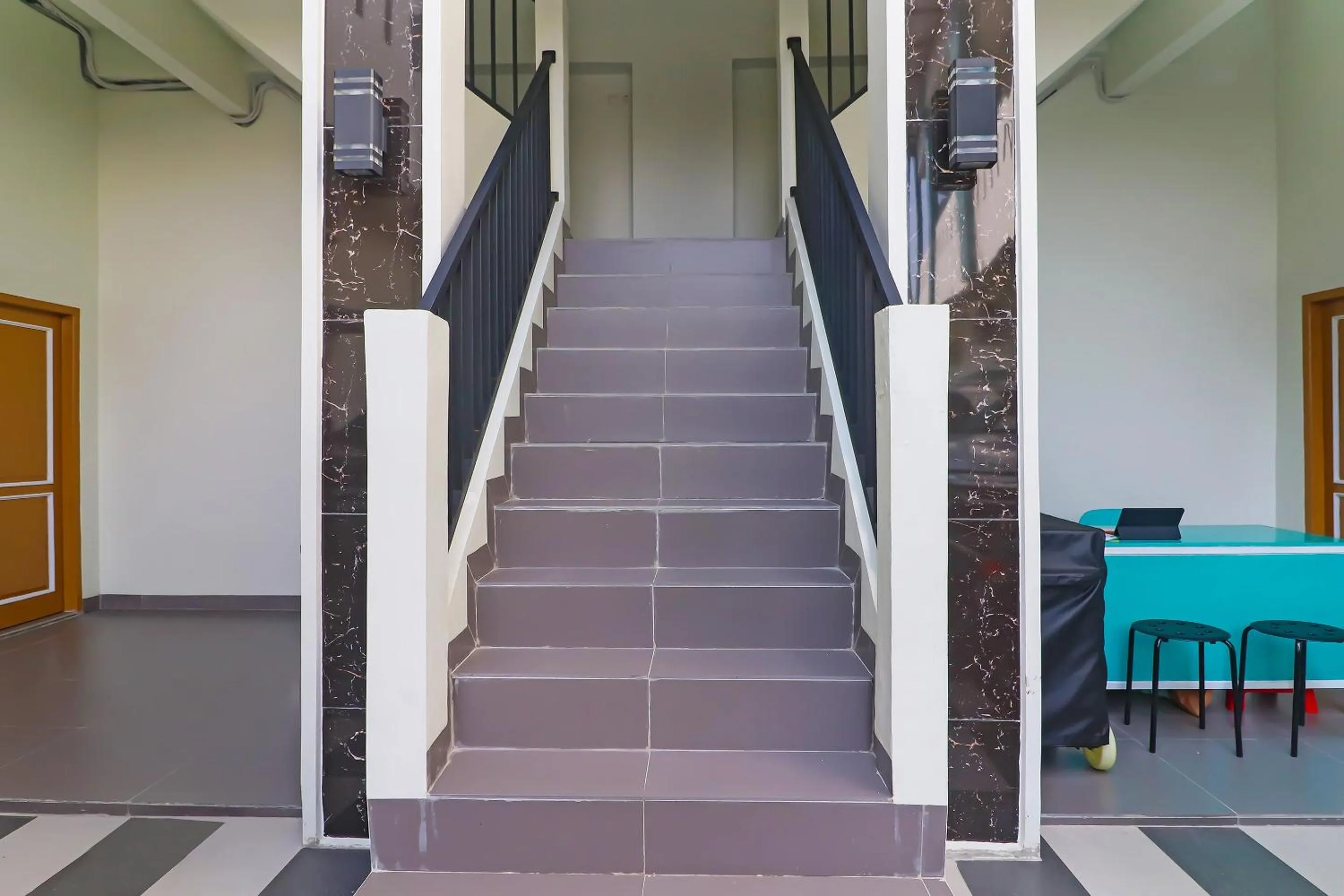 Lobby or reception in OYO Life 92691 Mc Kost Syariah