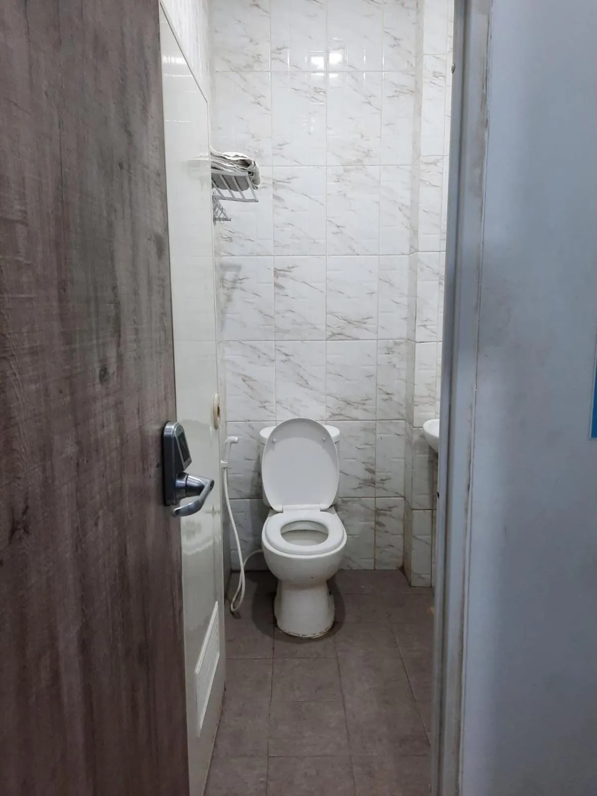 Bathroom in OYO Life 92883 Kost Ratana Cengkareng Syariah