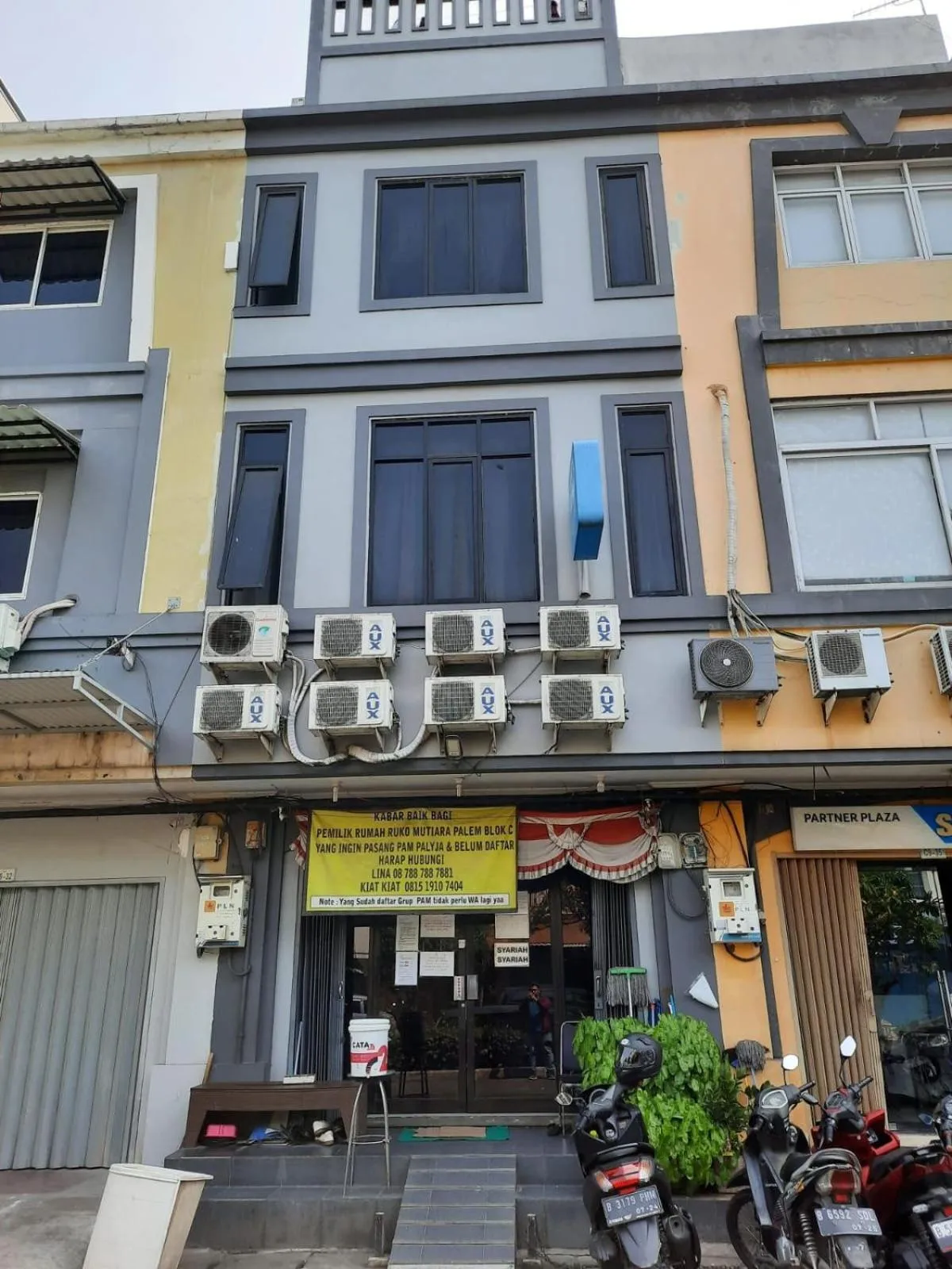 Facade/entrance in OYO Life 92883 Kost Ratana Cengkareng Syariah