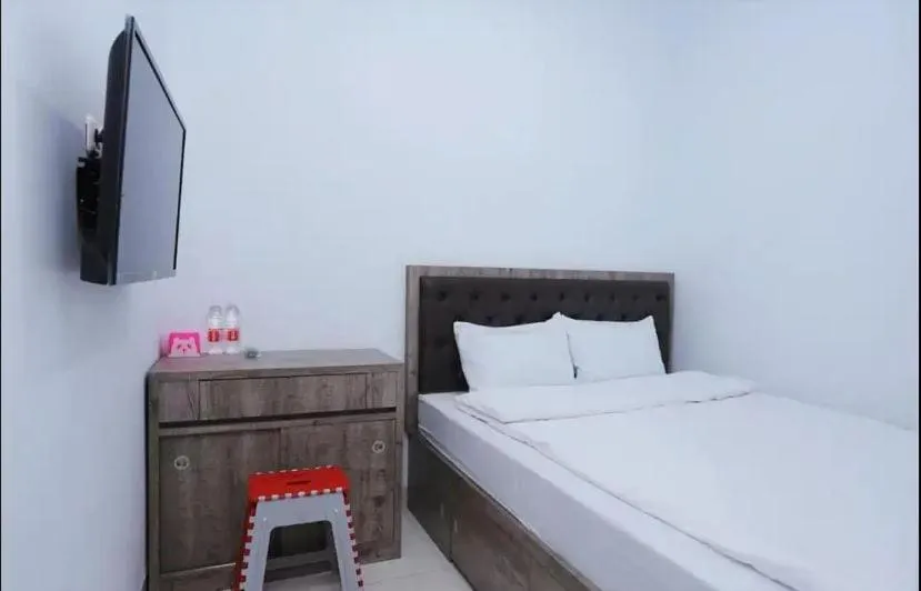 Bedroom, Bed in OYO Life 92883 Kost Ratana Cengkareng Syariah