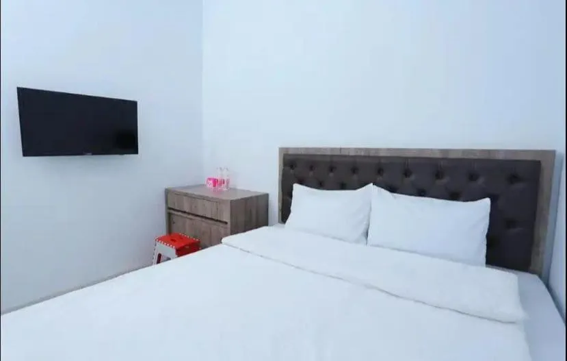 Bedroom, Bed in OYO Life 92883 Kost Ratana Cengkareng Syariah